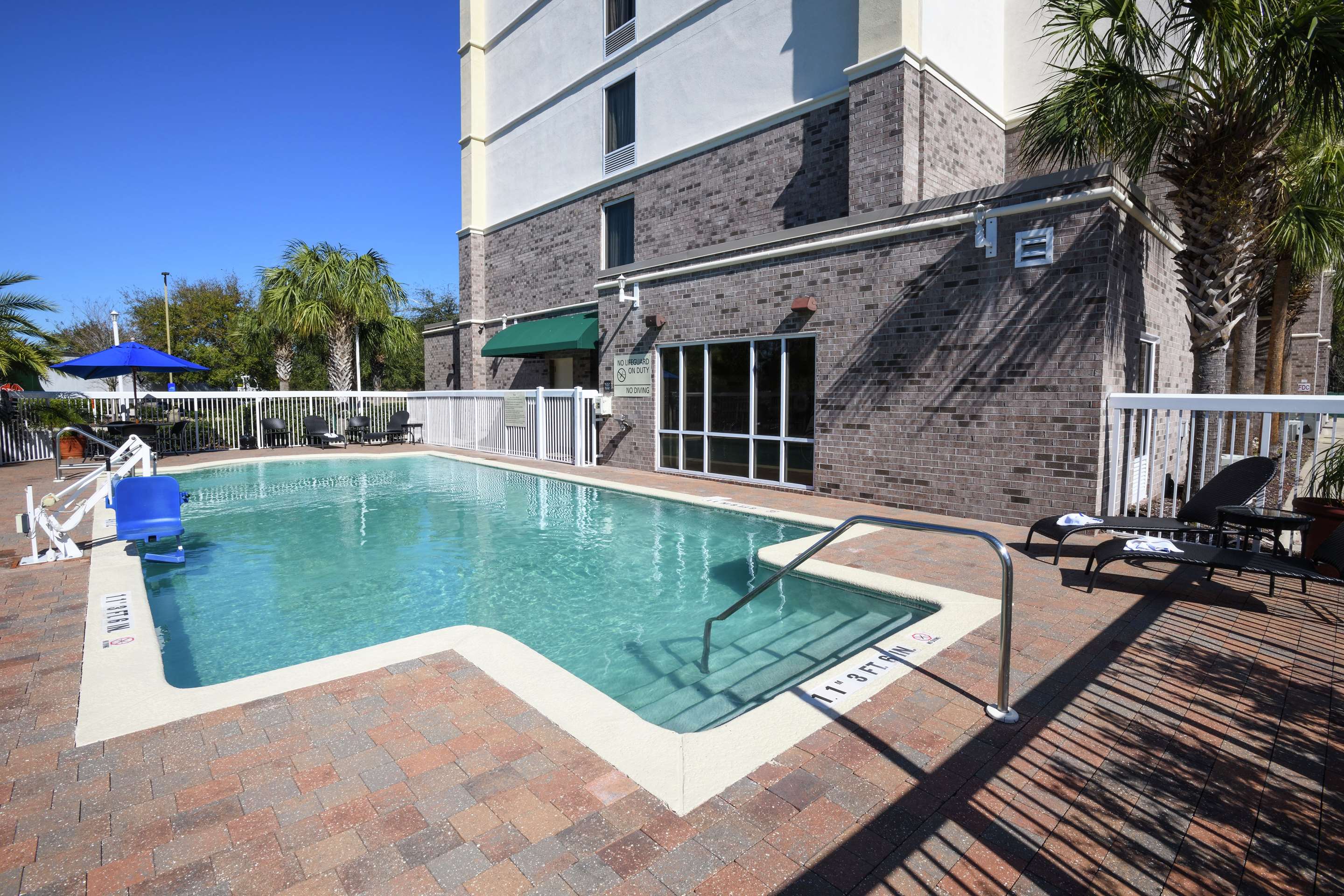 Pool | Hampton Inn Jacksonville East Regency Square