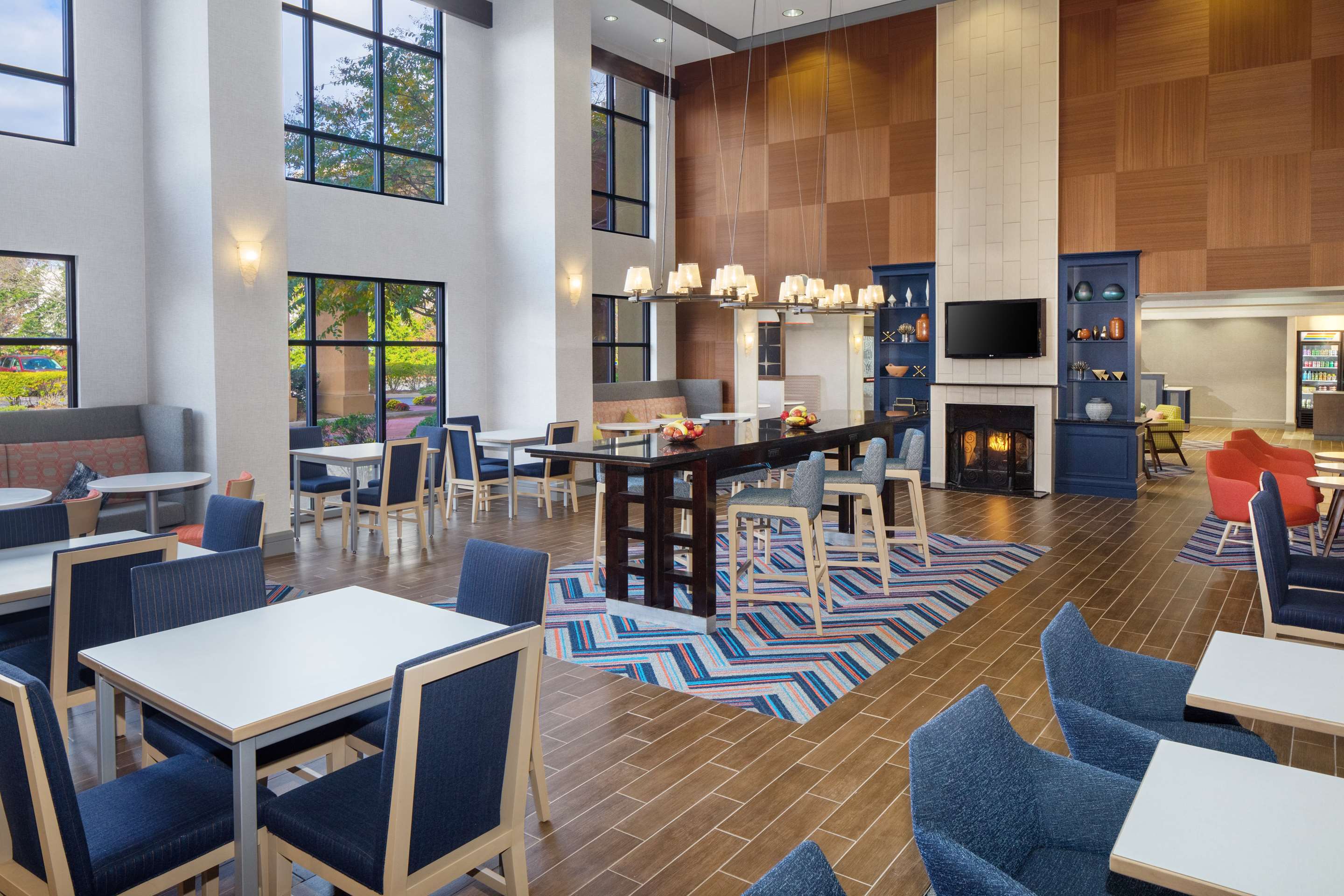 Lobby | Hampton Inn by Hilton Garden City Long Island