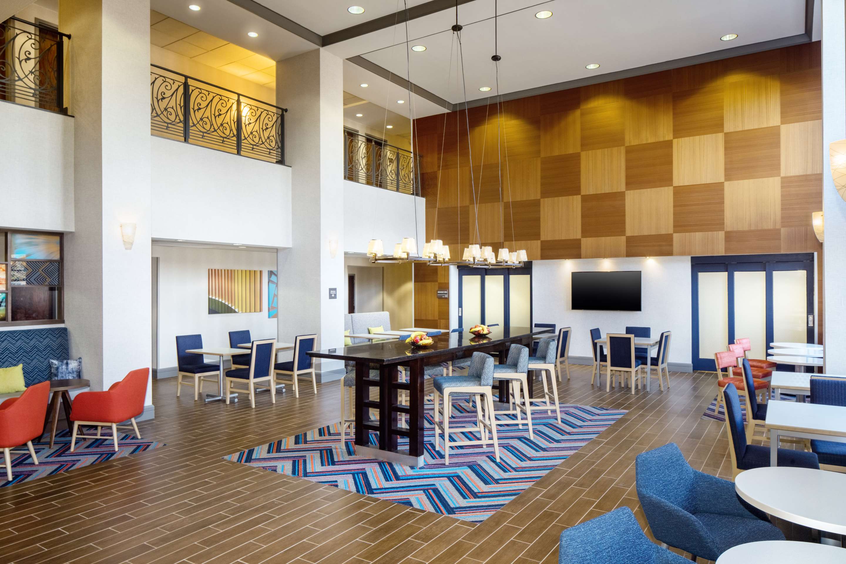Lobby | Hampton Inn by Hilton Garden City Long Island
