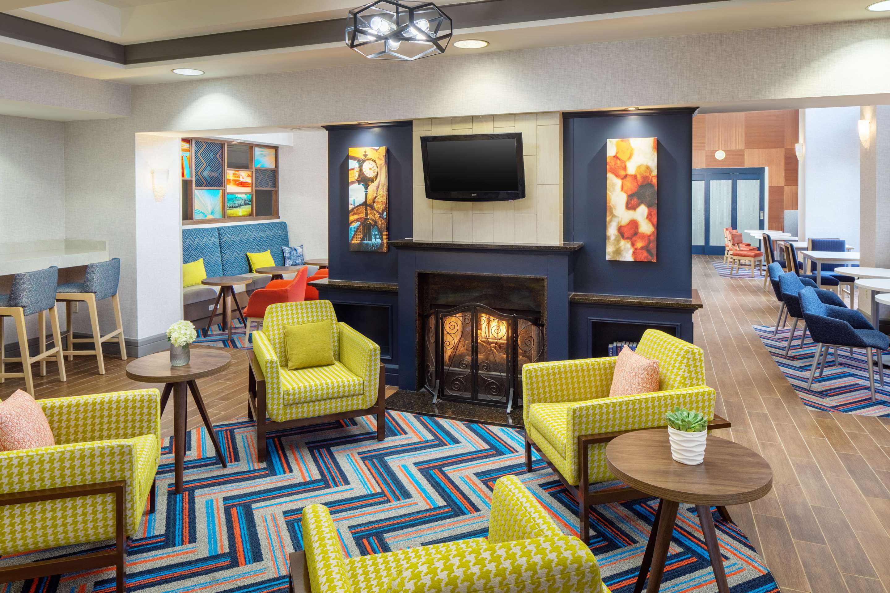Lobby | Hampton Inn by Hilton Garden City Long Island