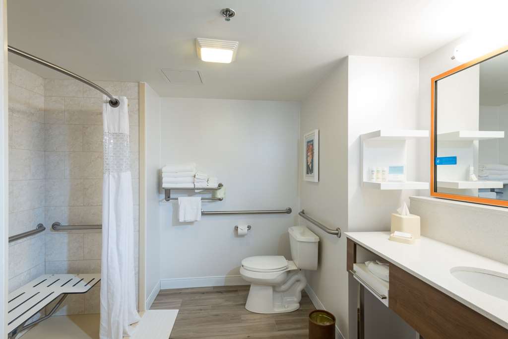 Hampton Inn and Suites Jamestown Room Type - 2 QNS ACC ROLLIN SHWR NS
