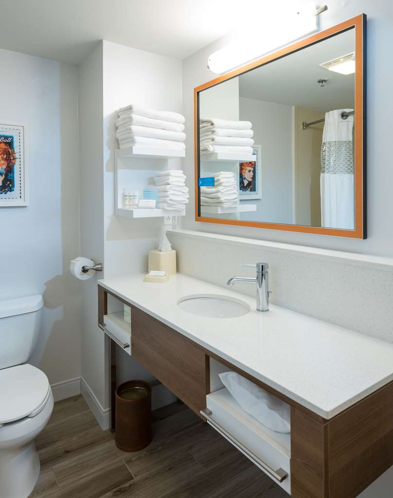 Hampton Inn and Suites Jamestown - Tap to explore photos