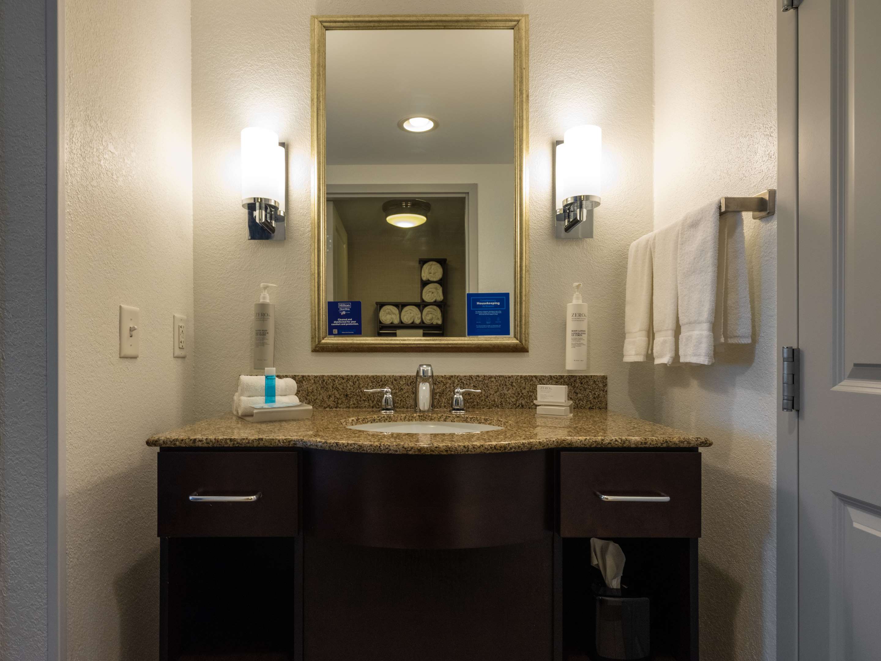 Guest room bath