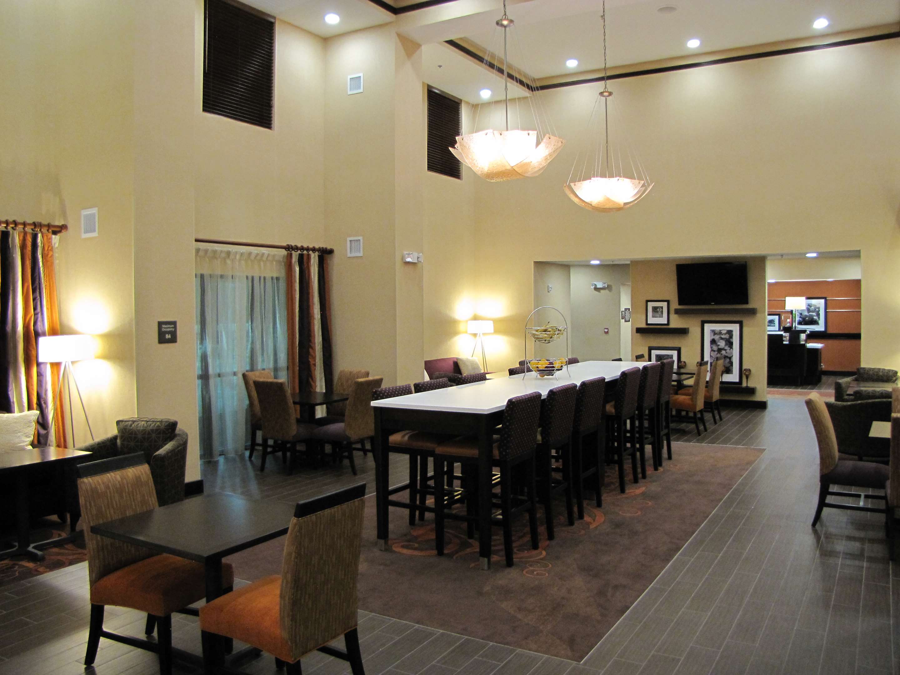 Restaurant | Hampton Inn & Suites Jamestown, ND