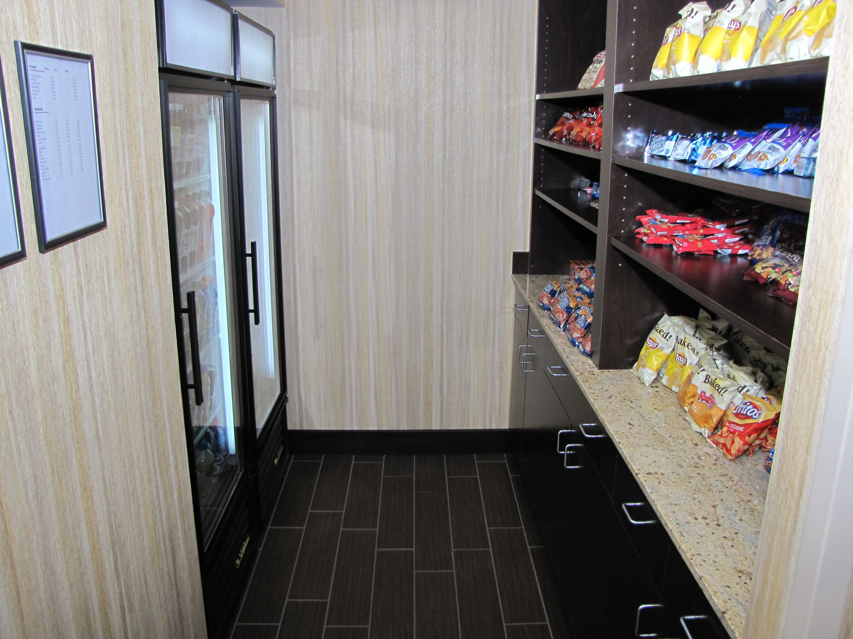Restaurant | Hampton Inn & Suites Jamestown, ND