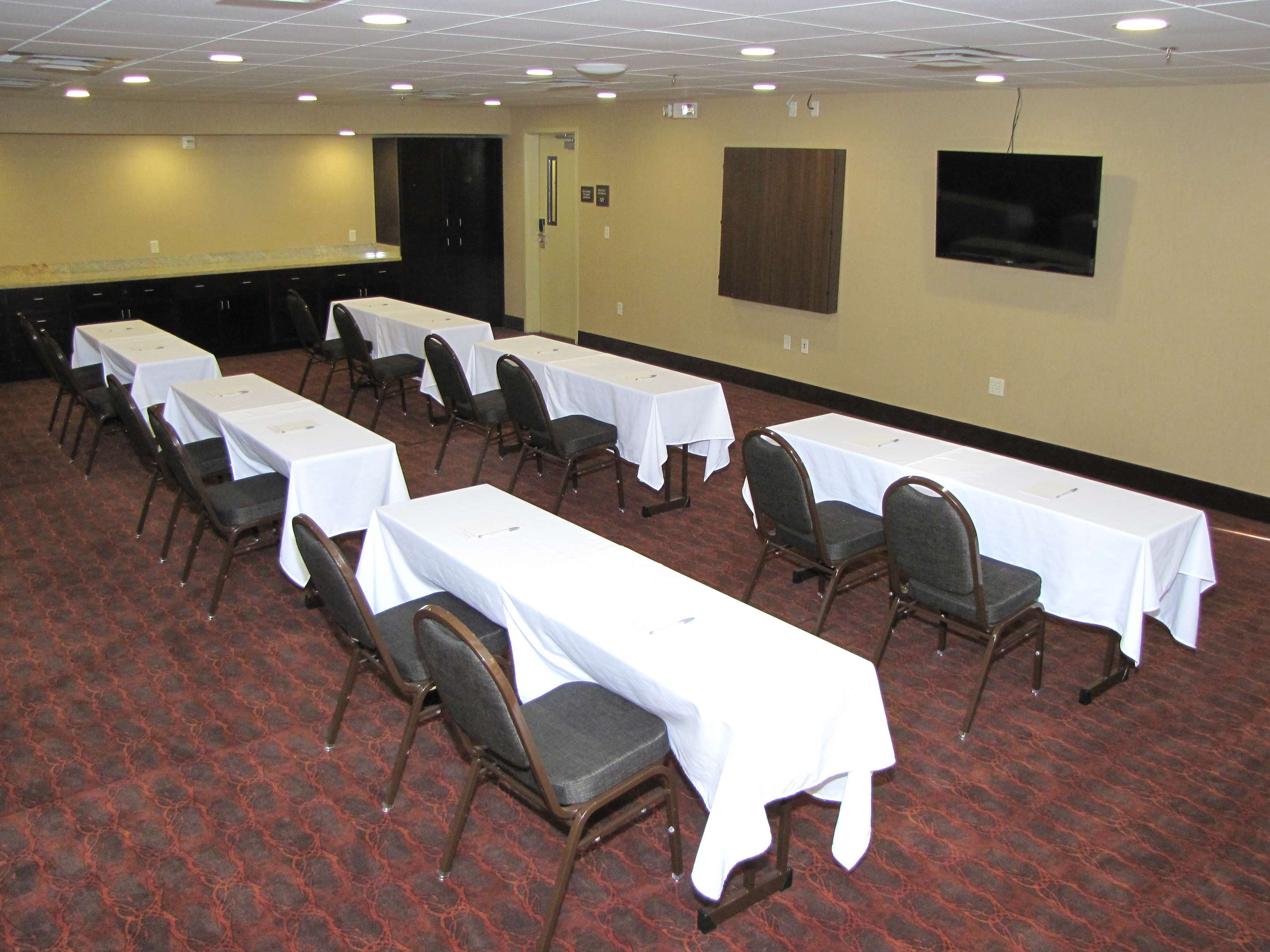 Meeting Room | Hampton Inn & Suites Jamestown, ND