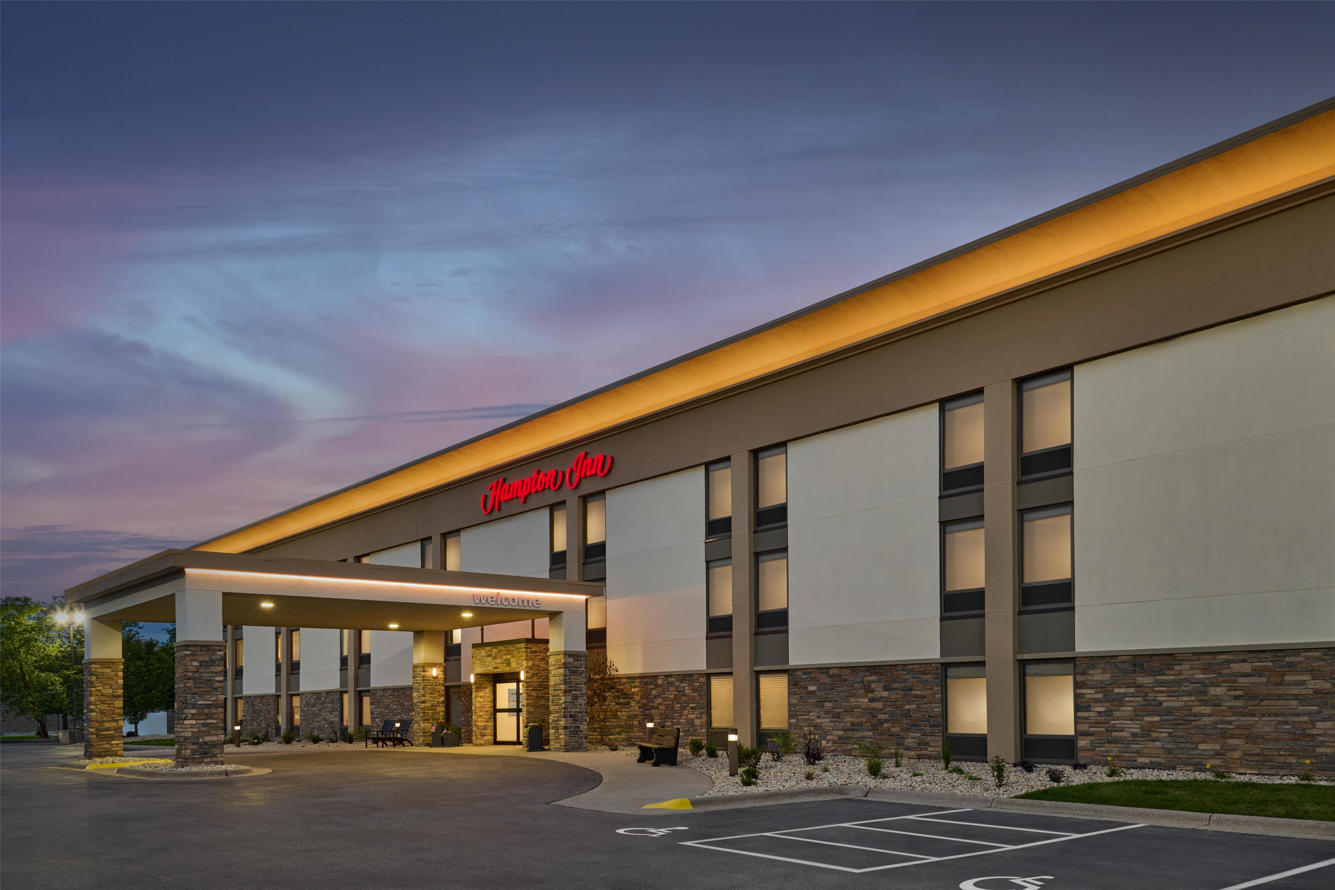 Exterior | Hampton Inn Janesville