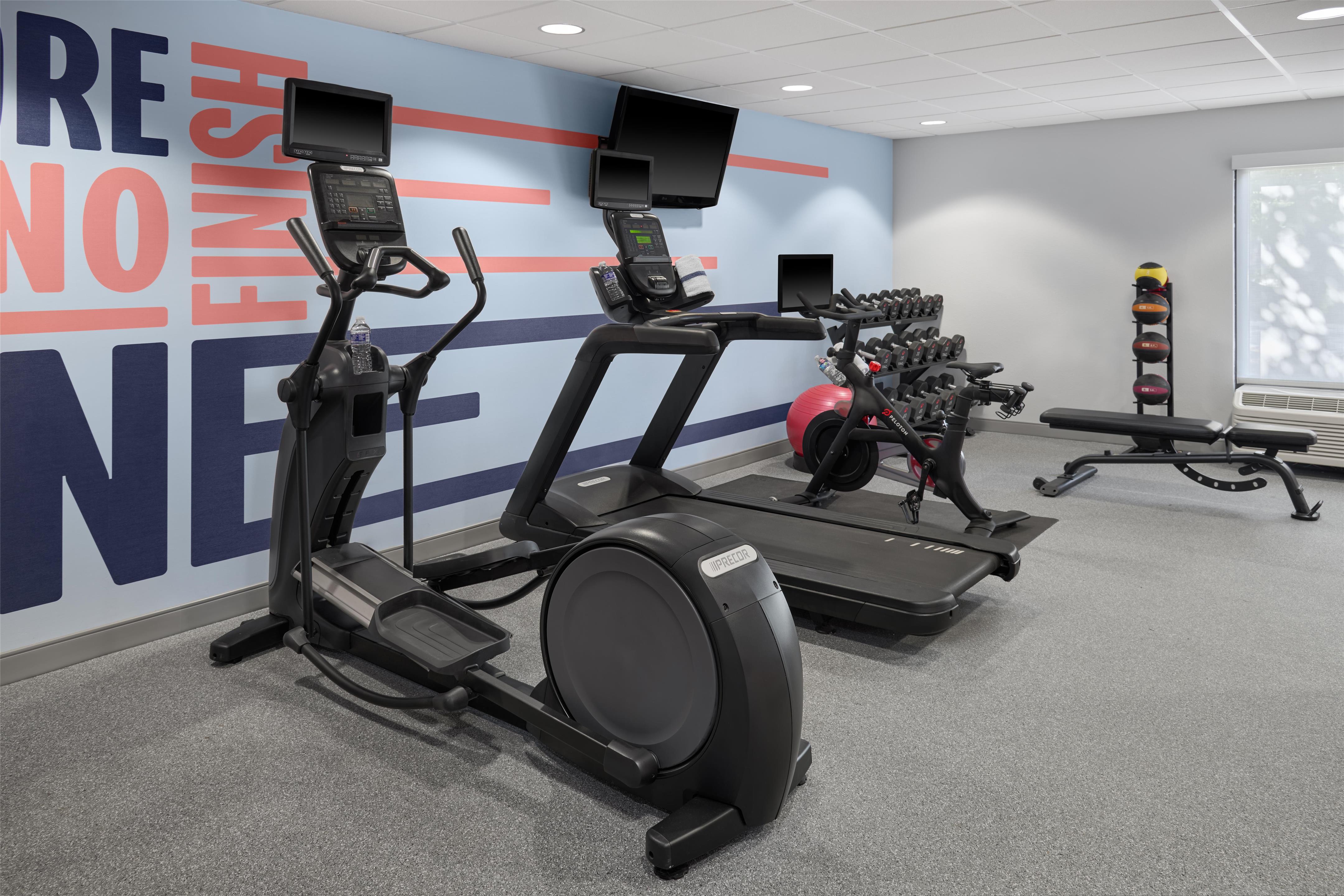 Health club fitness center gym | Hampton Inn Janesville