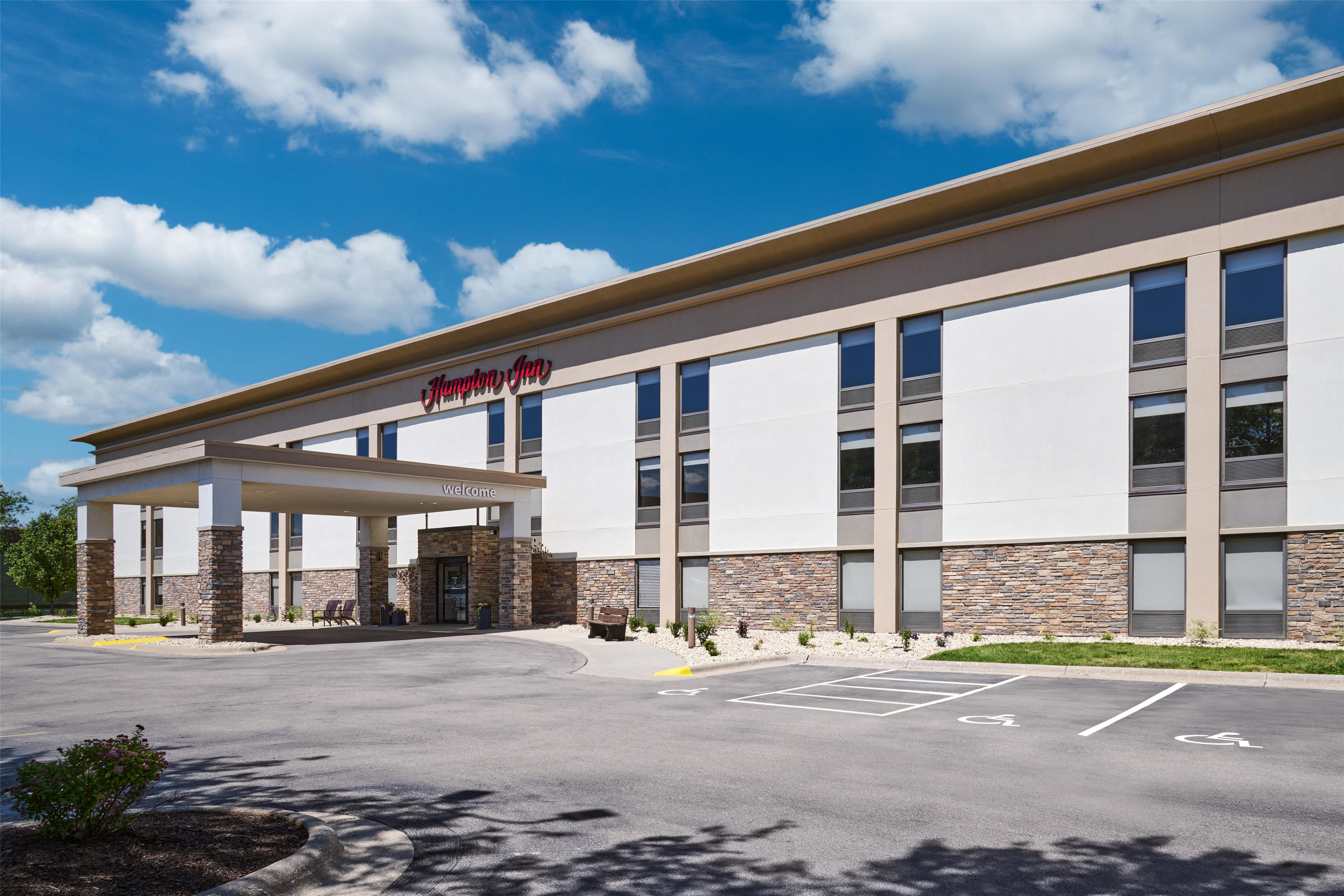 Exterior | Hampton Inn Janesville