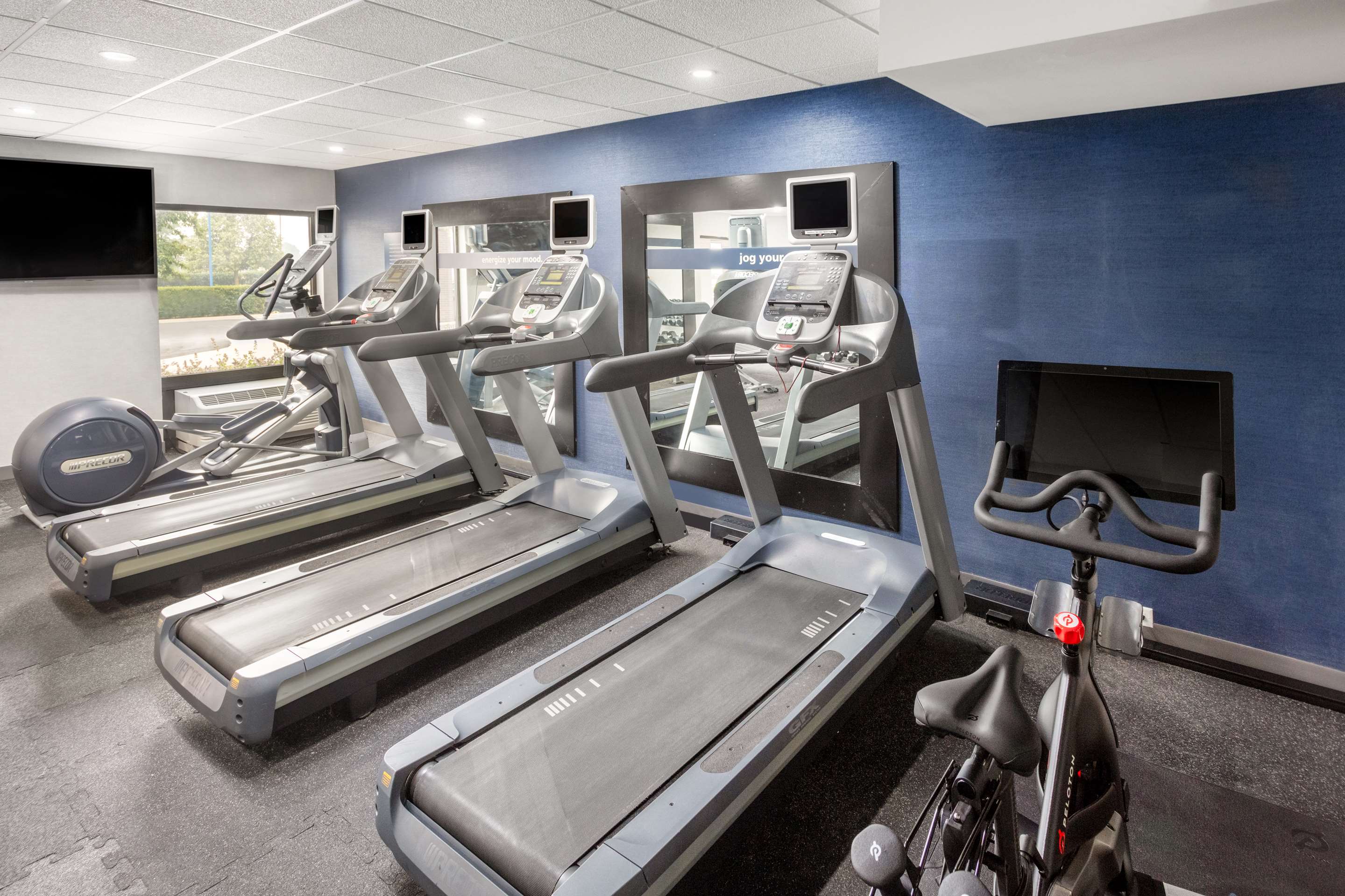 Health club fitness center gym | Hampton Inn Joliet - I-55