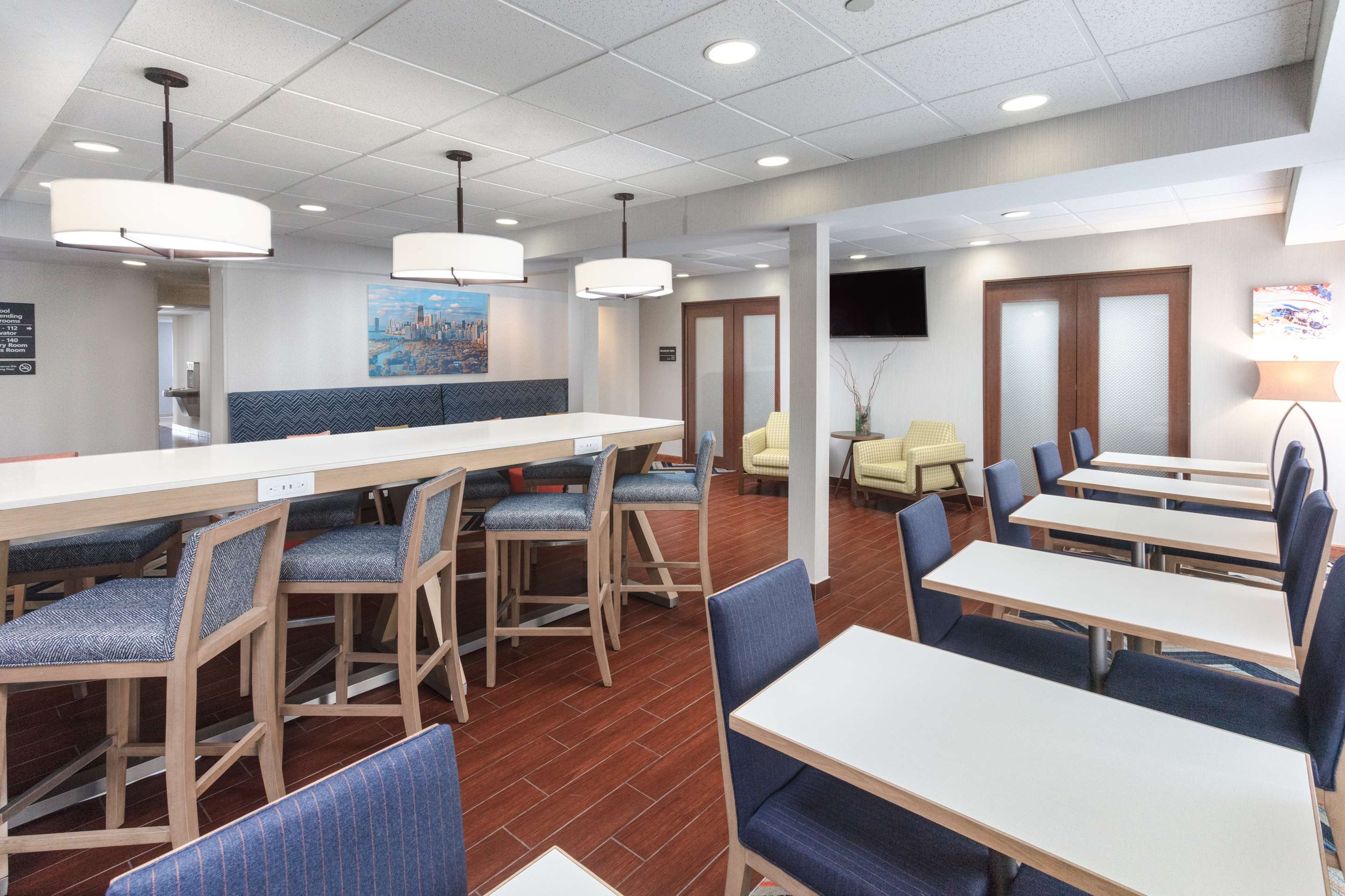Breakfast Area | Hampton Inn Joliet - I-55