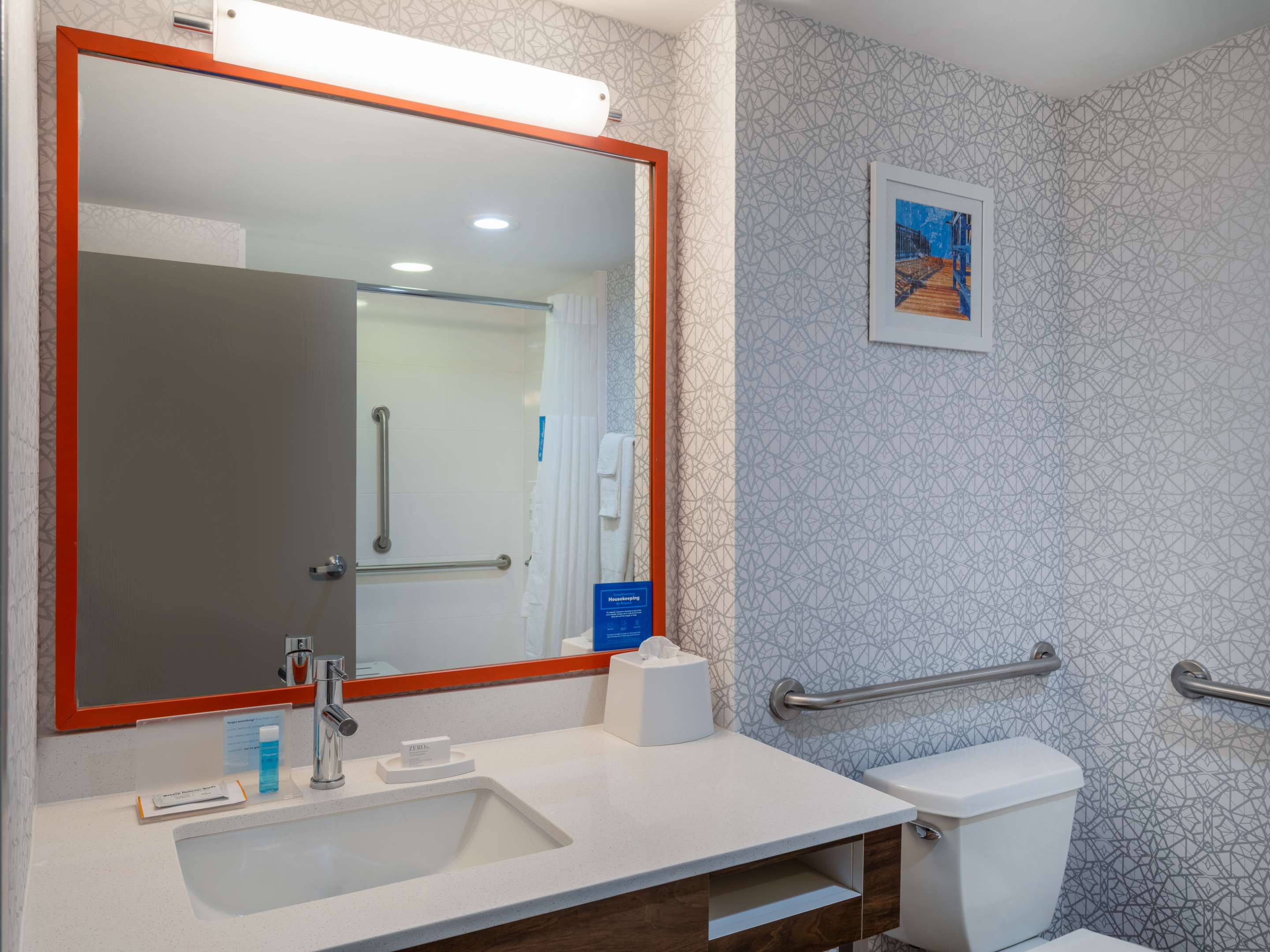 Guest room bath