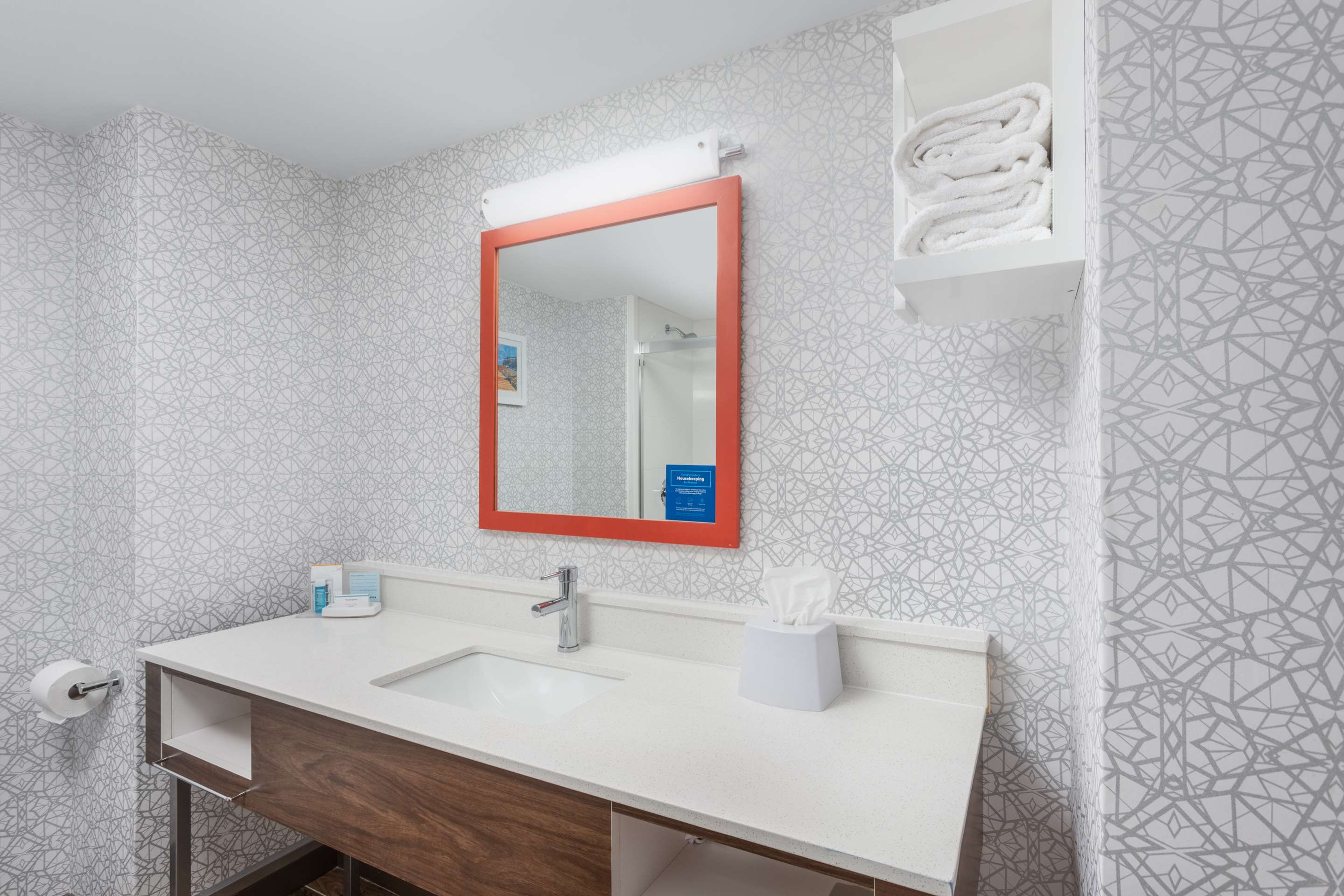 Guest room bath