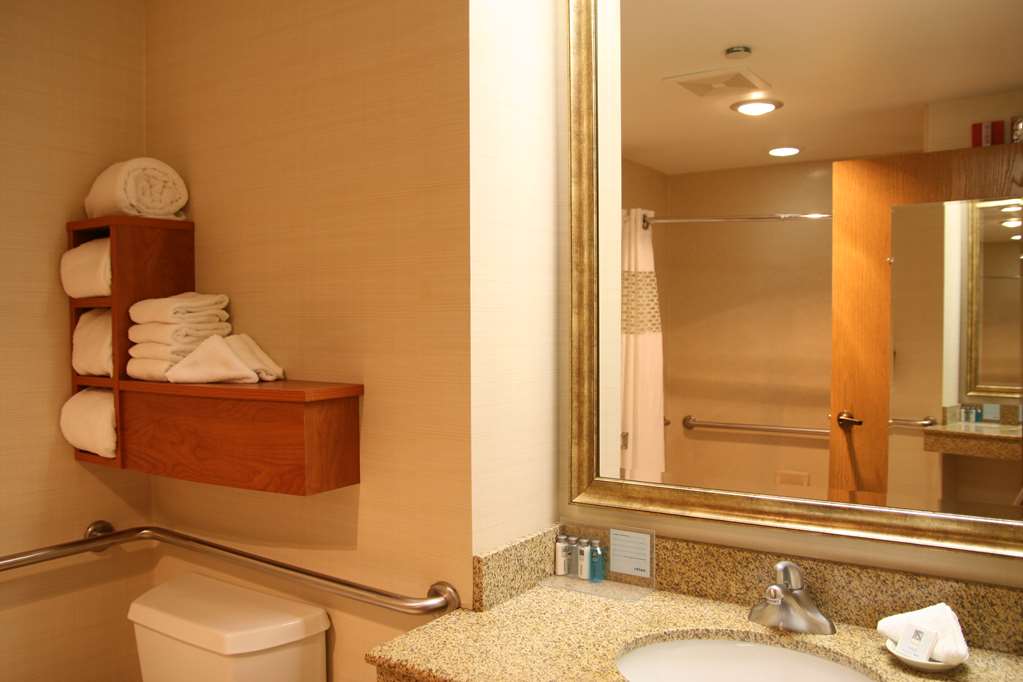 Hampton Inn Joliet I-80 Room Type - 2 QNS ACCESSIBLE W TUB NS