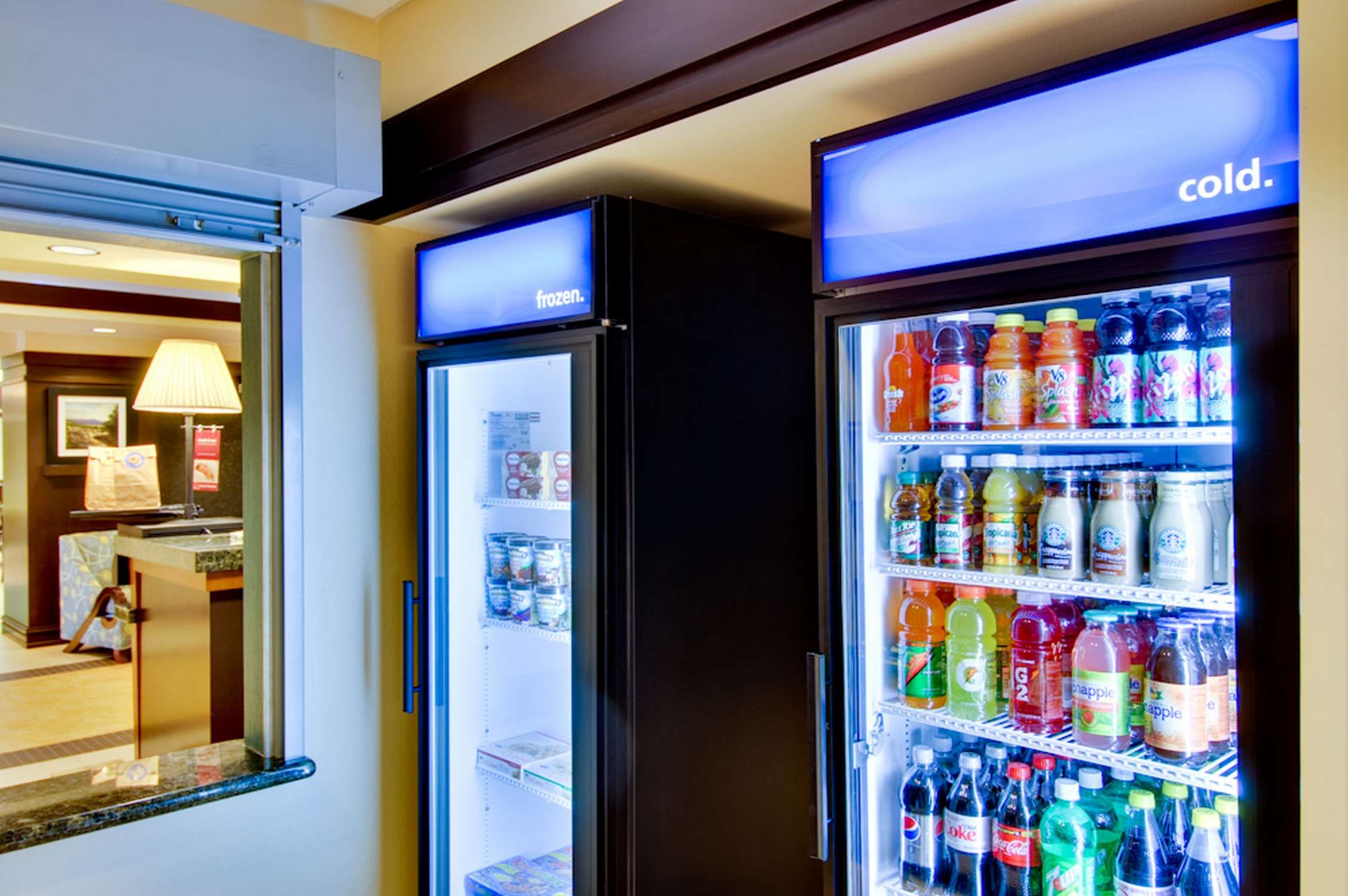 Restaurant | Hampton Inn & Suites Moreno Valley