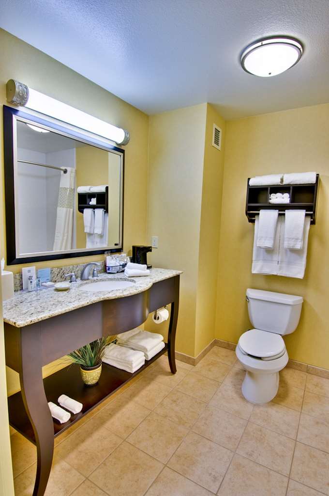 Hampton Inn and Suites Moreno Valley Room Type - 1 KING ACC W TUB NON SMOK