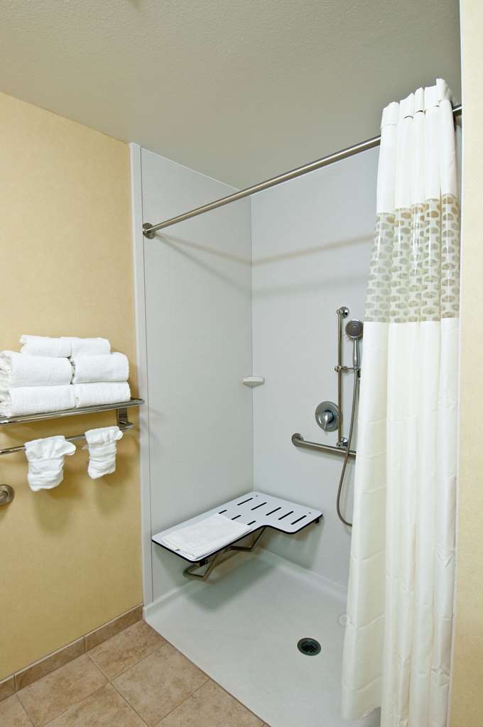 Hampton Inn and Suites Moreno Valley Room Type - 1 KN ACC RI SHWR STUDIO NS
