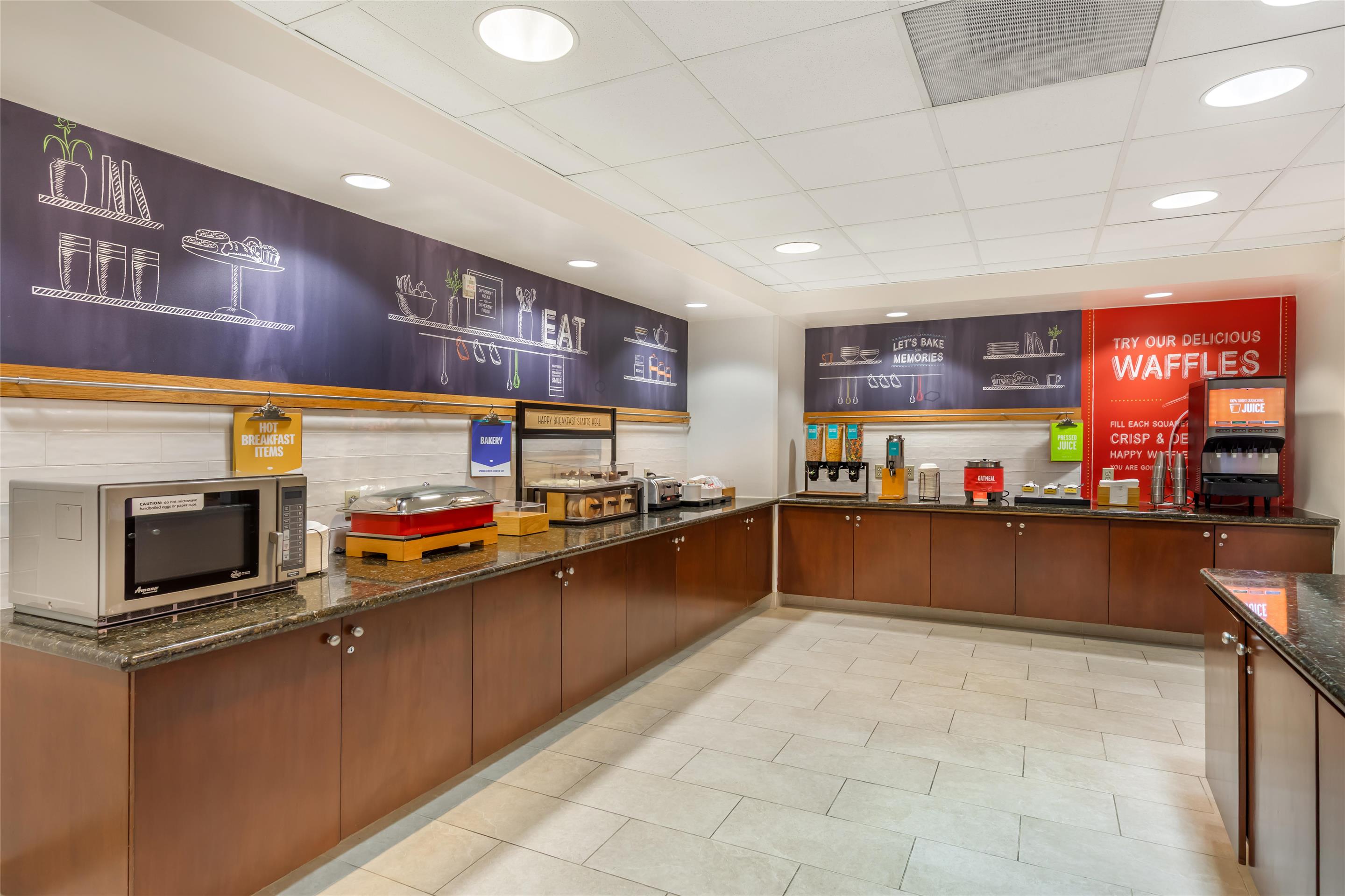 Breakfast Area | Hampton Inn & Suites Moreno Valley