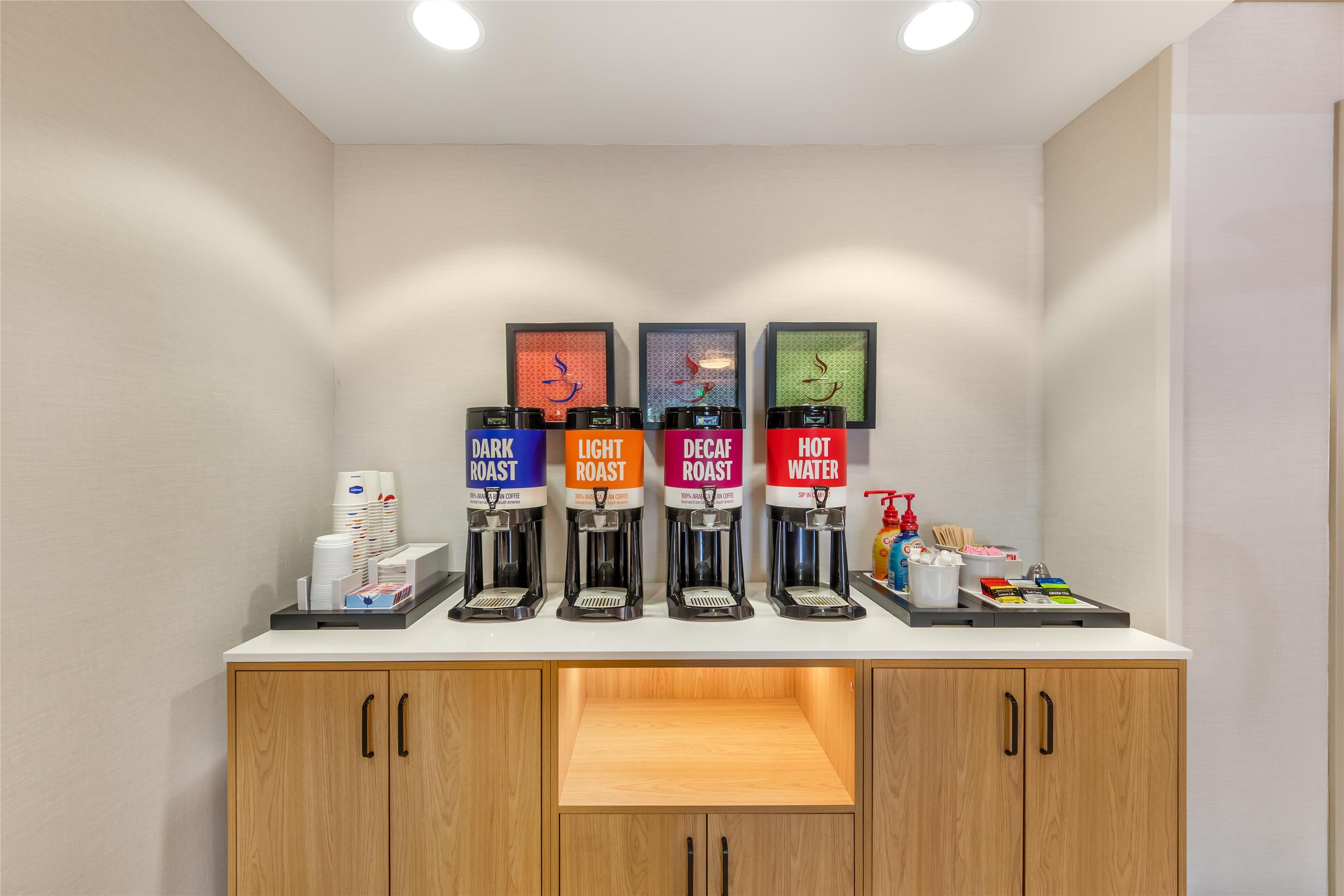 Restaurant | Hampton Inn & Suites Moreno Valley