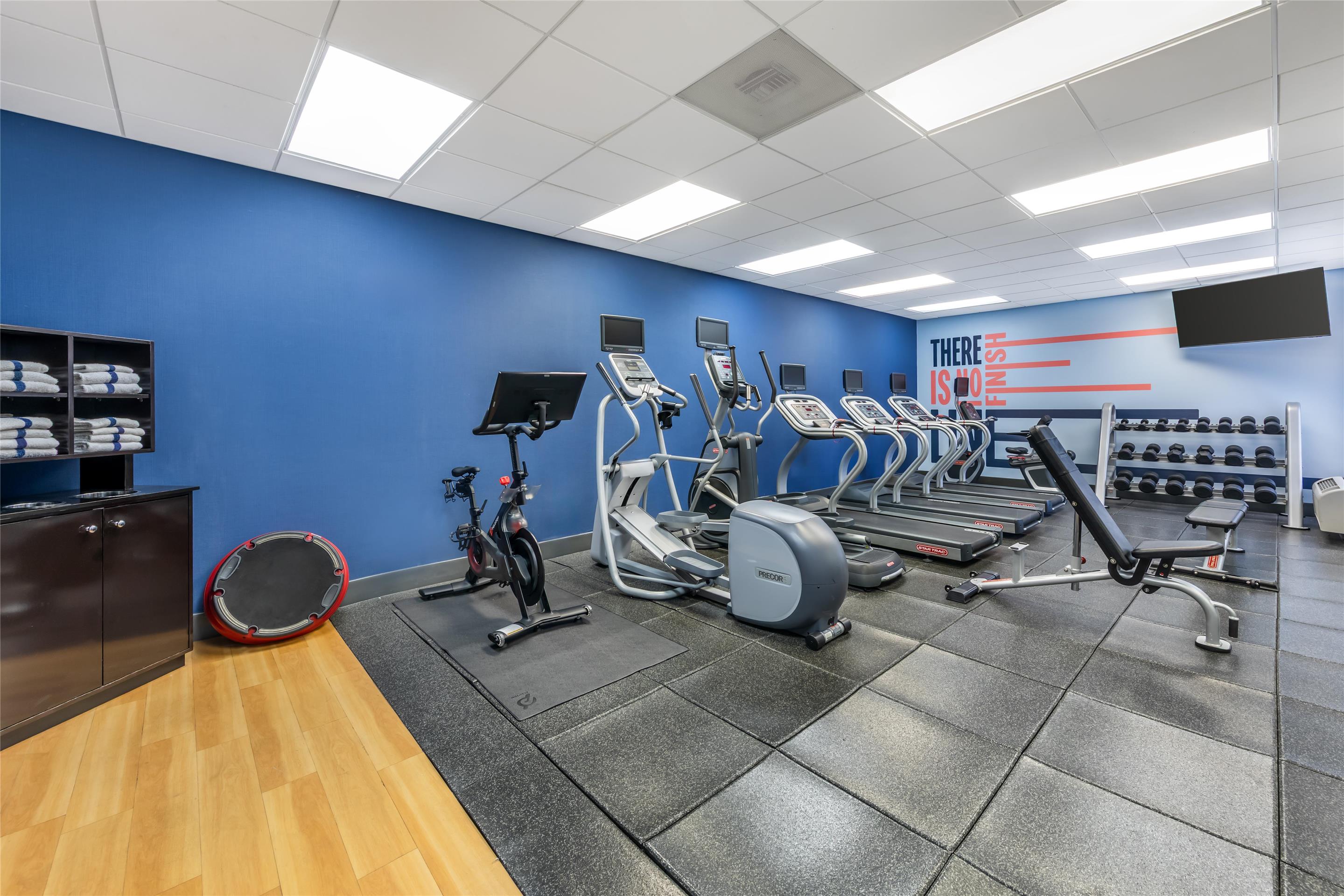 Health club fitness center gym | Hampton Inn & Suites Moreno Valley