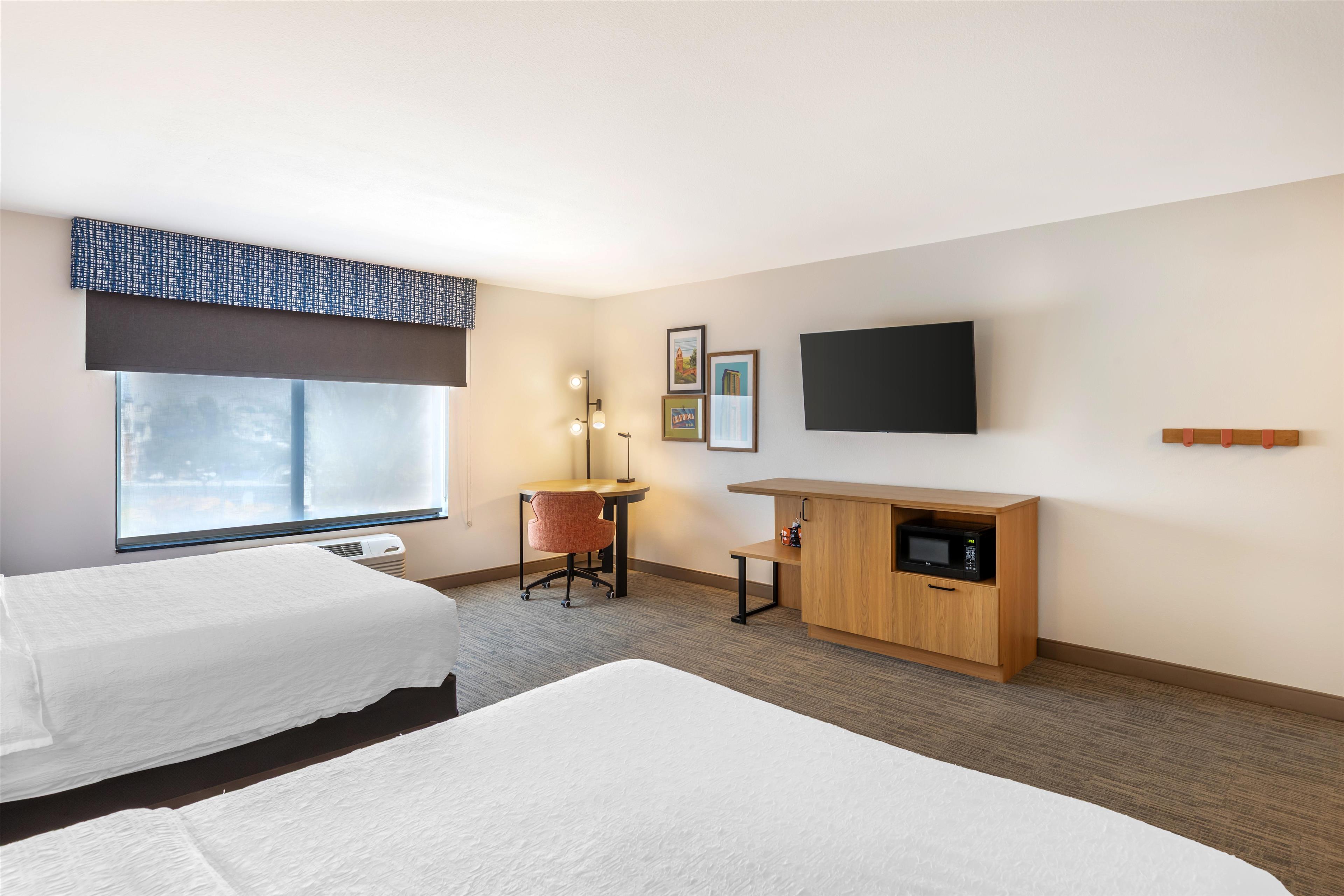 Hampton Inn and Suites Moreno Valley Room Type - 2 QNS ACCESSIBLE W TUB NS