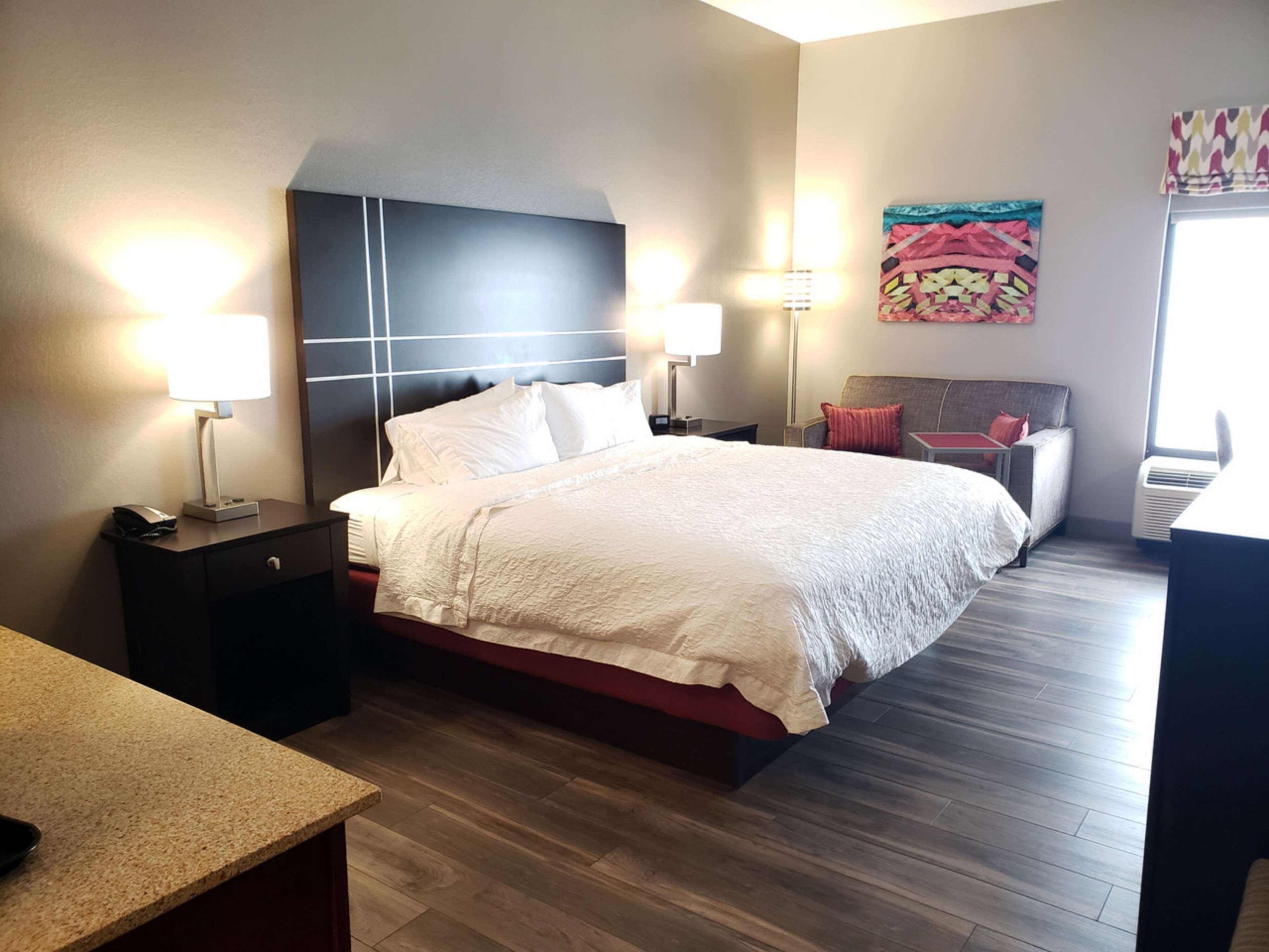 Hampton Inn by Hilton Johnstown Room Type - 1KING BED W WETBAR NONSMOK