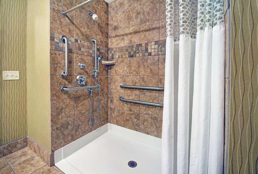 Hampton Inn by Hilton Beloit Room Type - 1KG MOB HEAR ACC RI-SHW NS