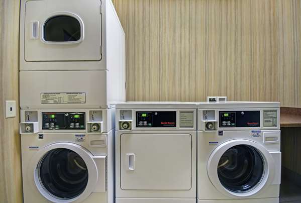  - Hampton Inn & Suites Beloit - I-39 & I-90, Exit 185