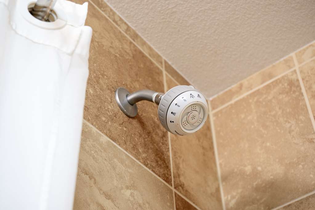 Hampton Inn Elkhorn Lake Geneva Area-guestroom-Guest Room,Bathroom,On-Site.jpg