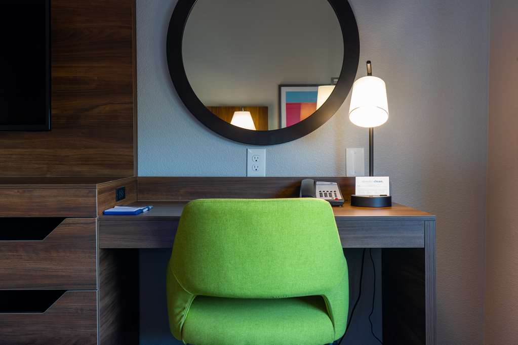 Hampton Inn Elkhorn Lake Geneva Area-guestroom-Guest Room,On-Site.jpg