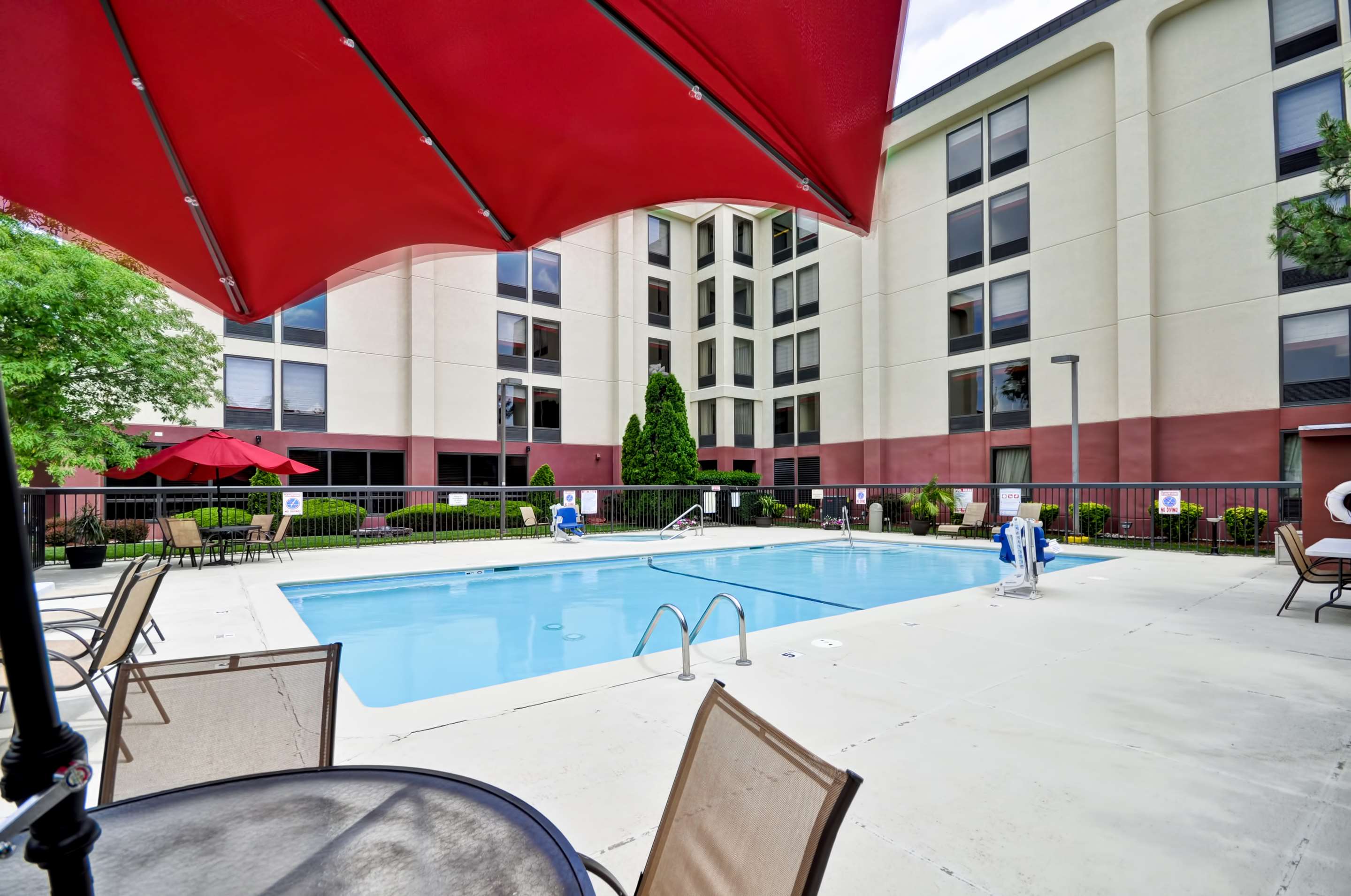 Pool | Hampton Inn Kansas City/Overland Park
