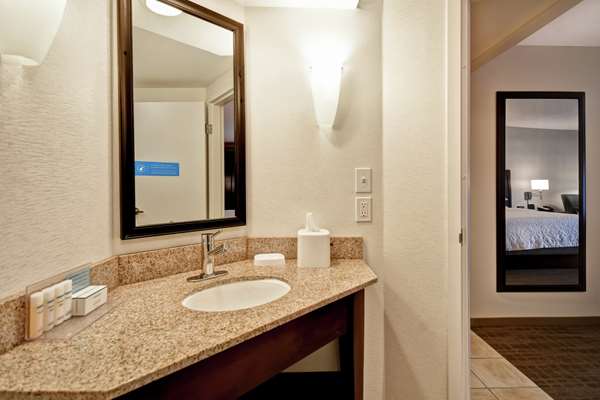  - Hampton Inn Overland Park