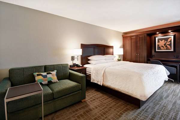  - Hampton Inn Overland Park