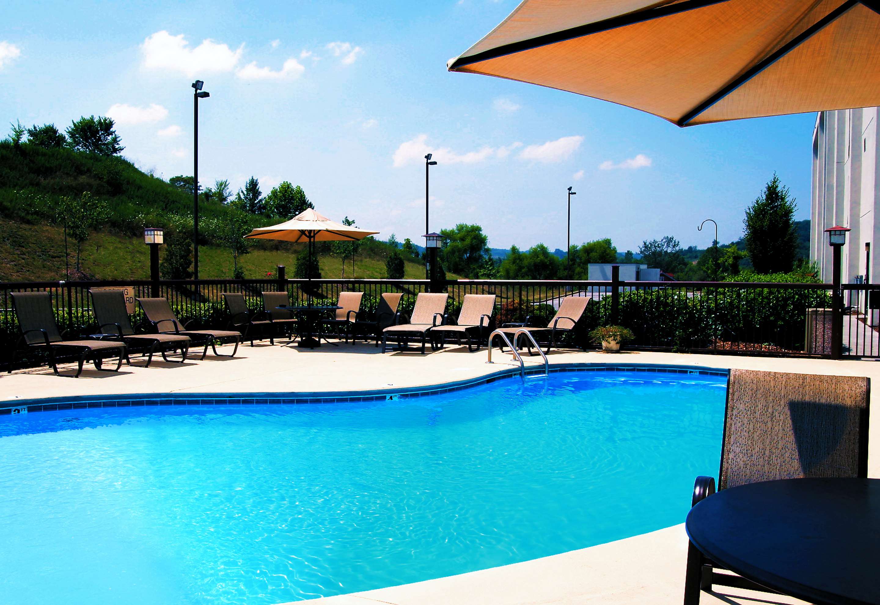 Pool | Hampton Inn Kingsport