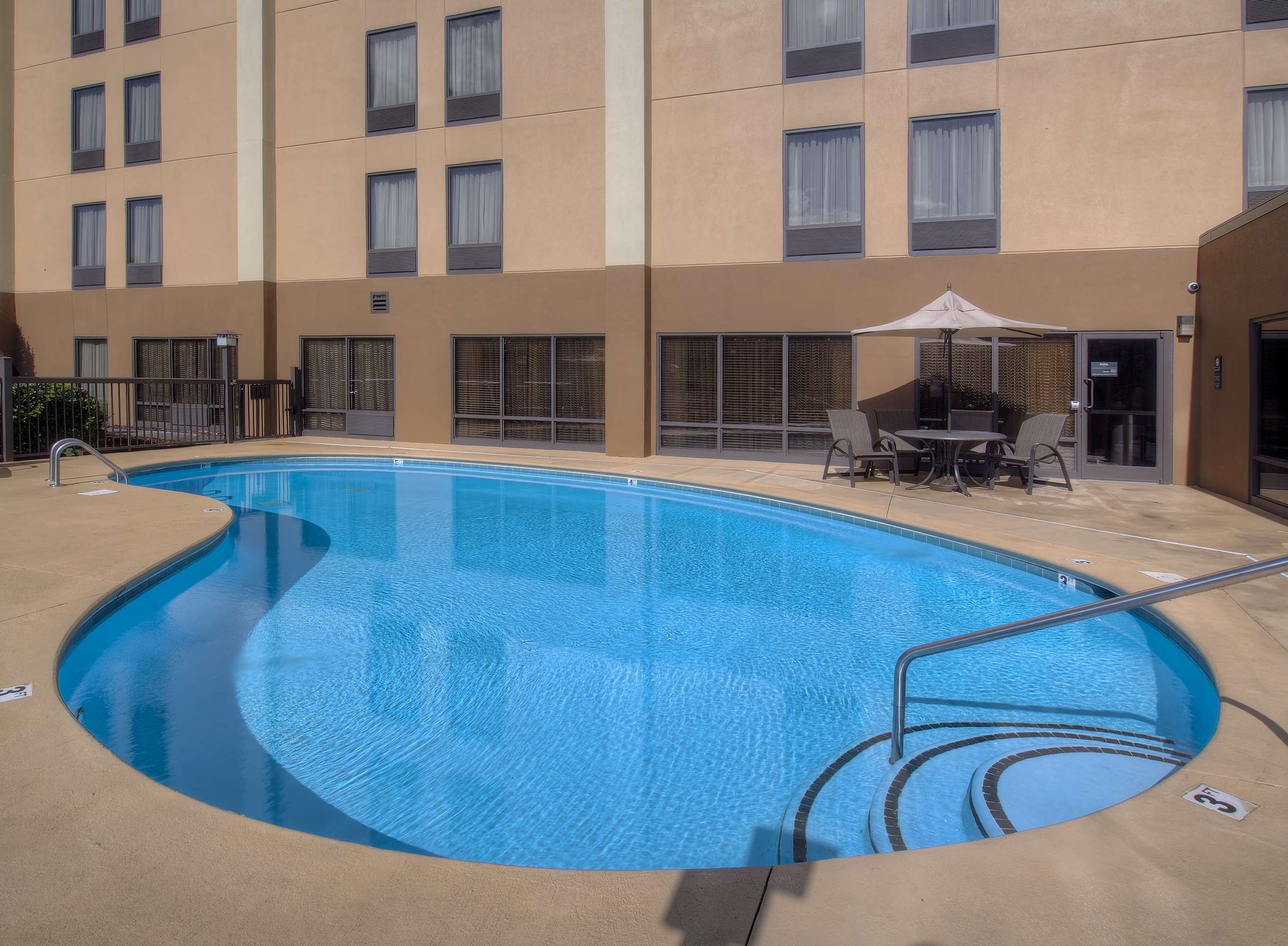 Pool | Hampton Inn Kingsport