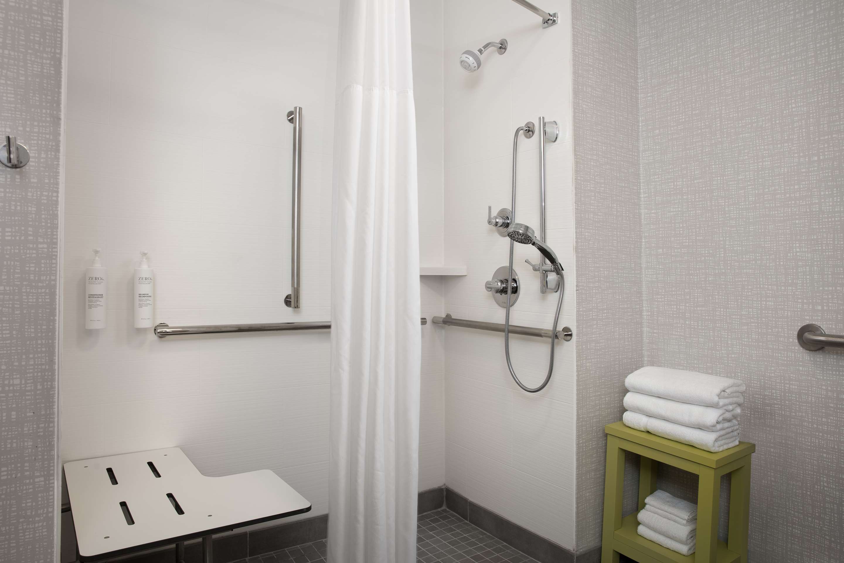 Guest room bath