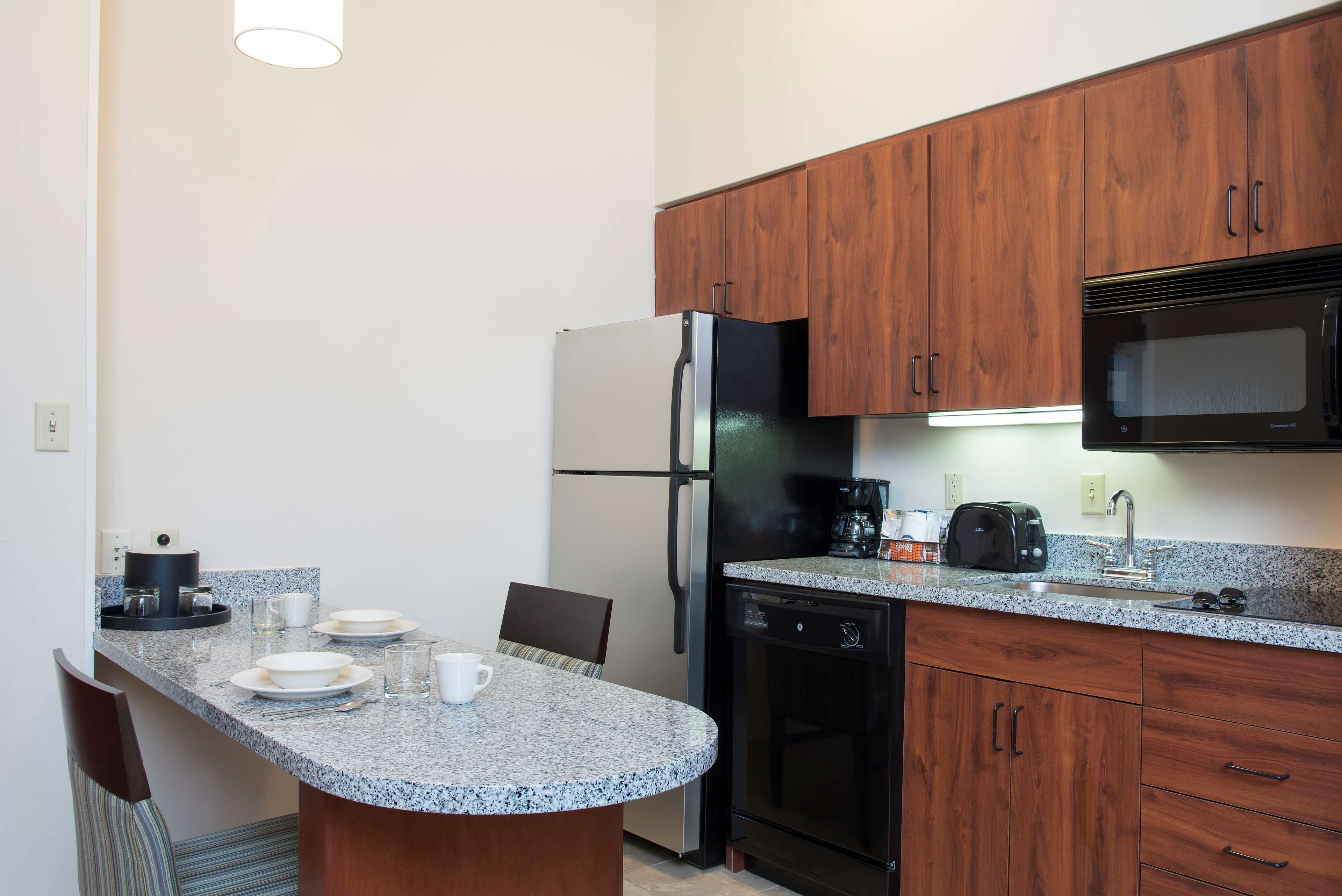 Hampton Inn and Suites Kokomo Room Type - 1 KING STE KITCHEN NONSMOK