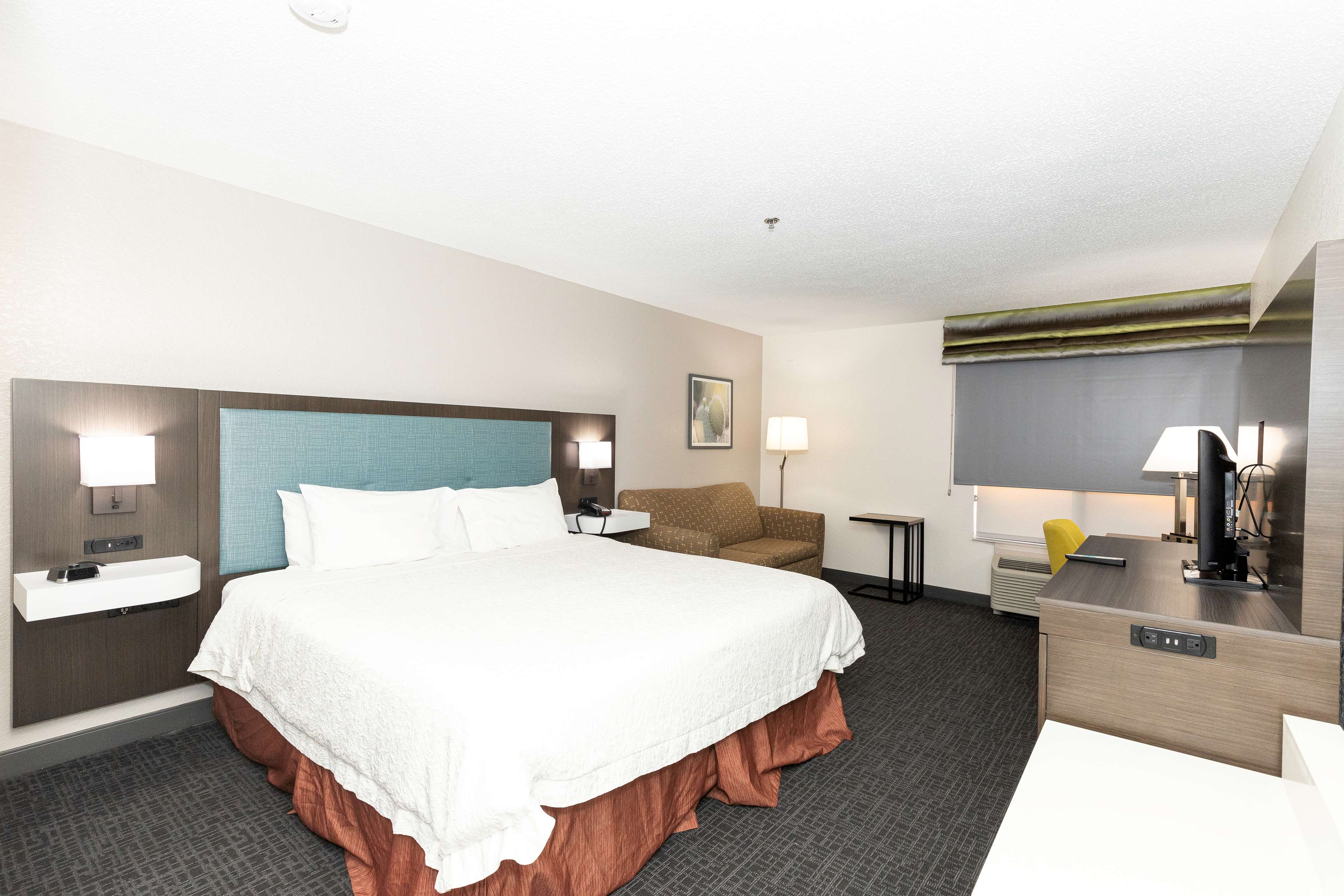 Hampton Inn Kerrville Room Type - 1 KING STUDY NONSMOKING