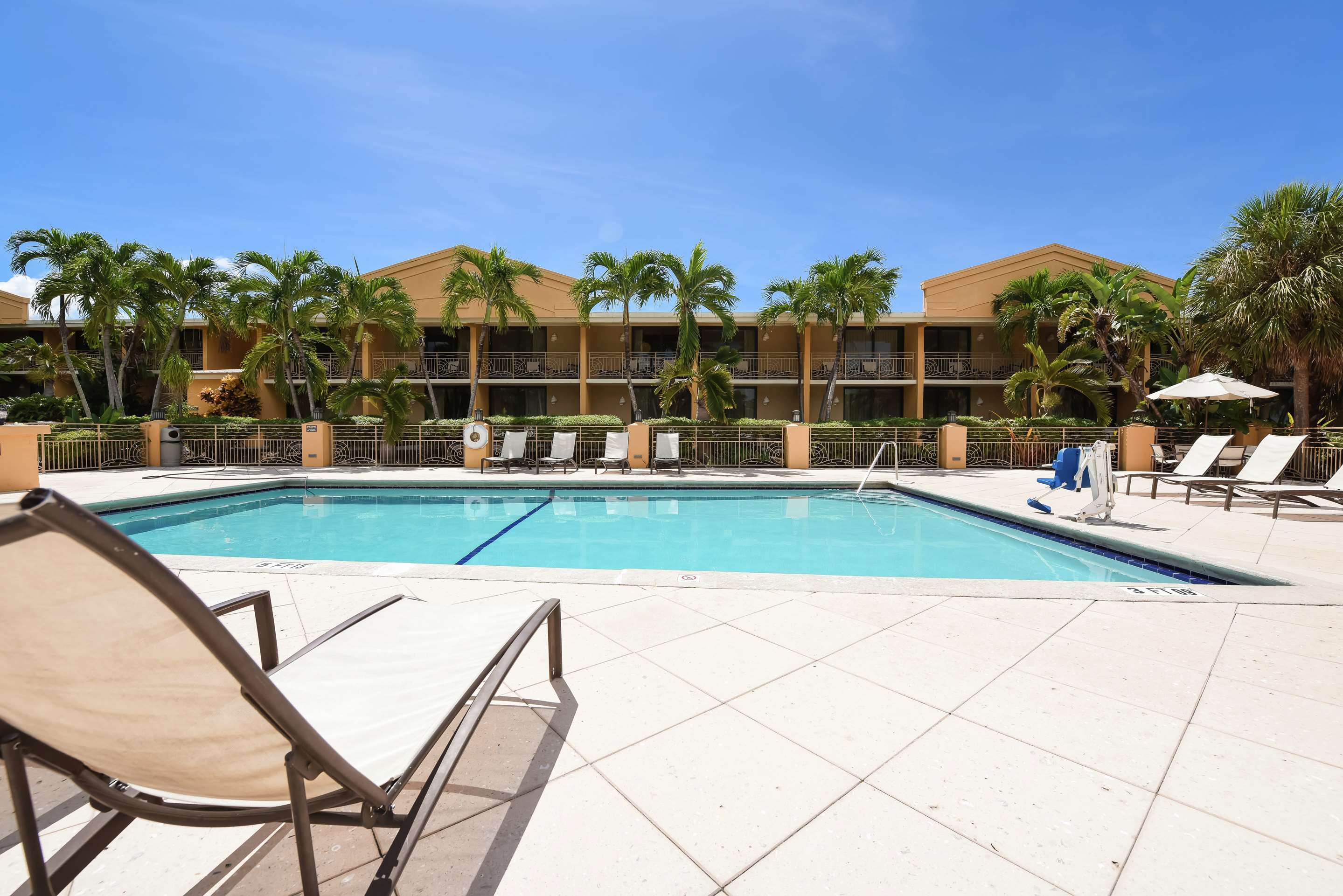 Pool | Hampton Inn Key Largo Manatee Bay
