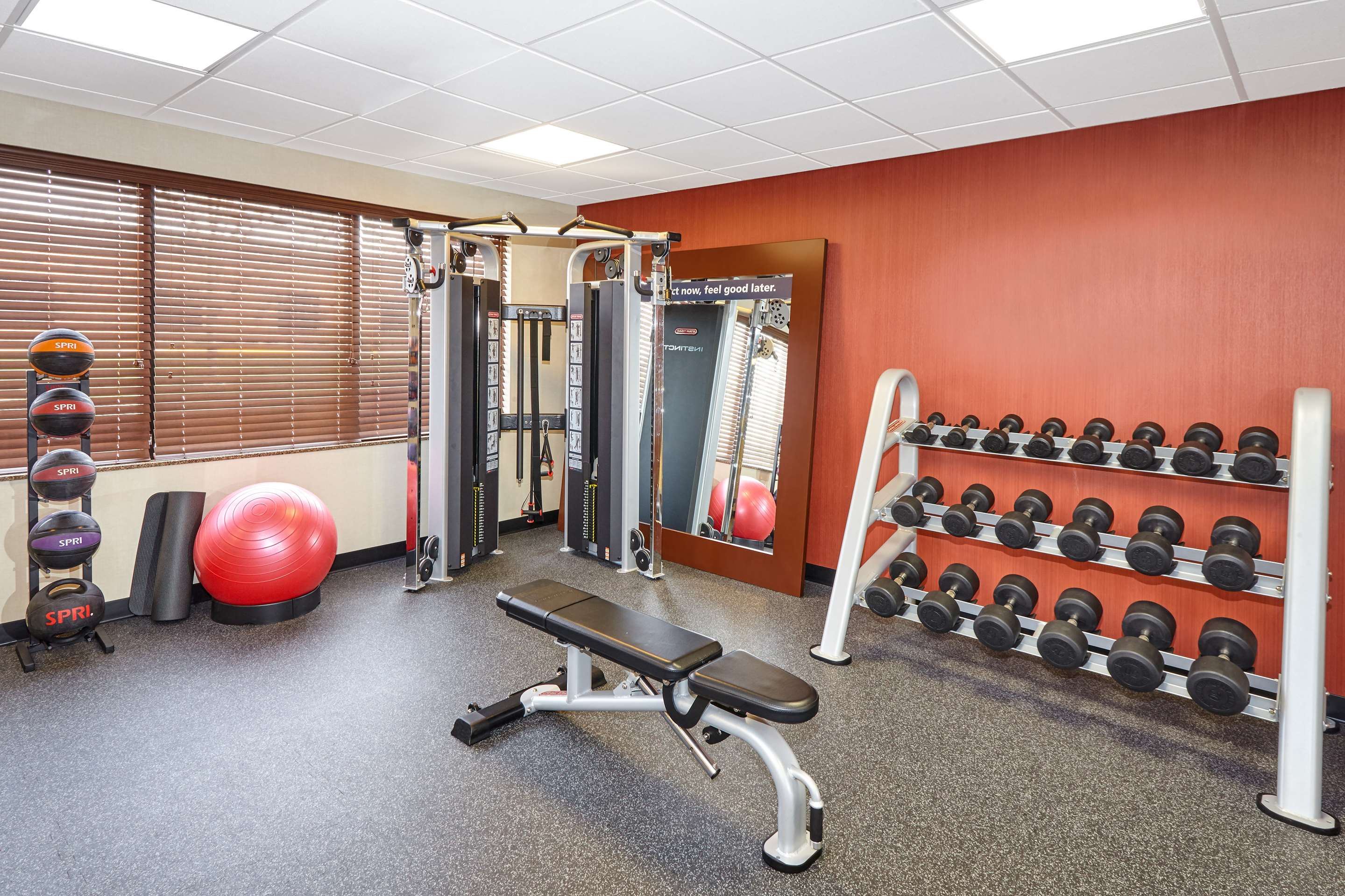 Health club fitness center gym | Hampton Inn Lafayette