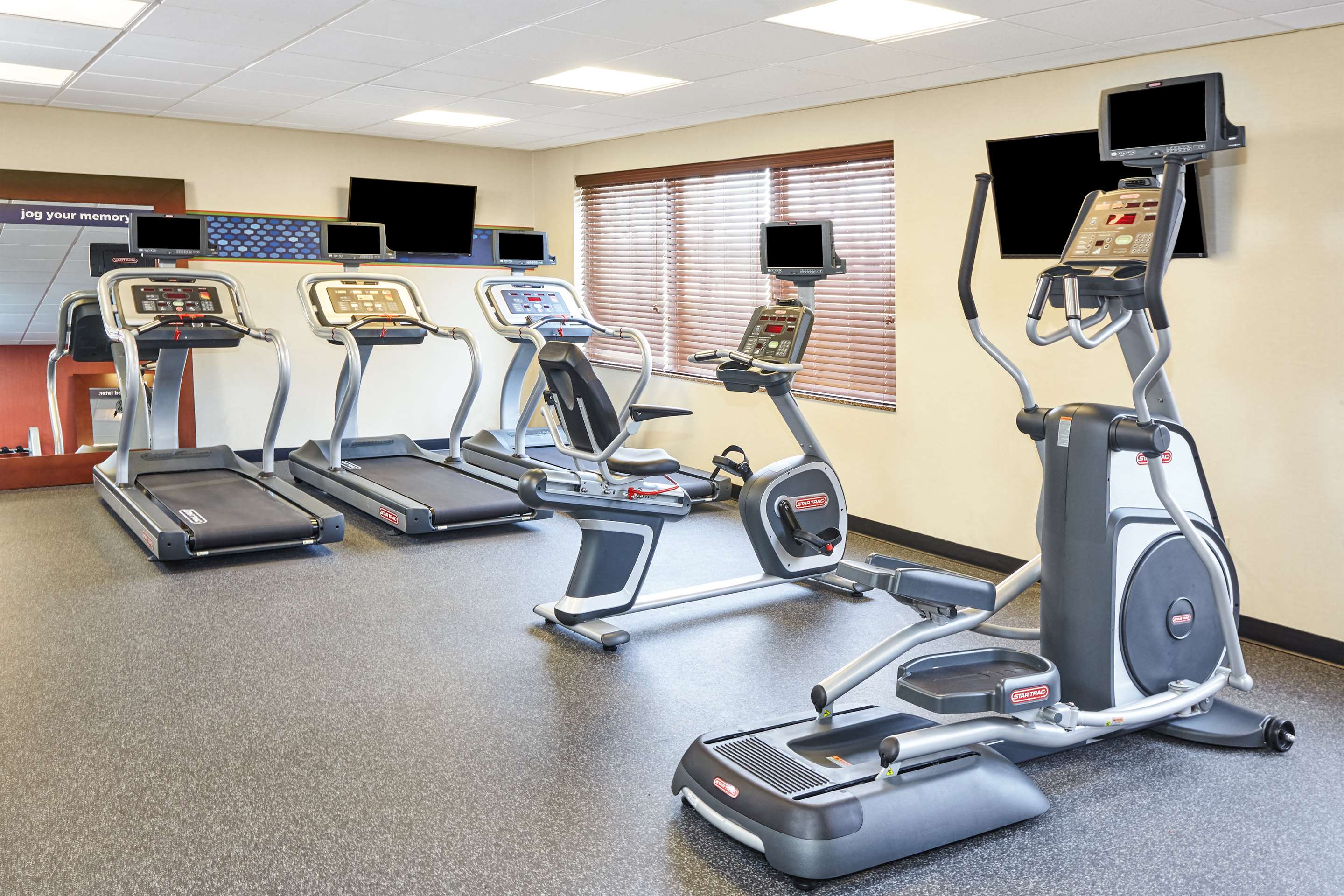Health club fitness center gym | Hampton Inn Lafayette