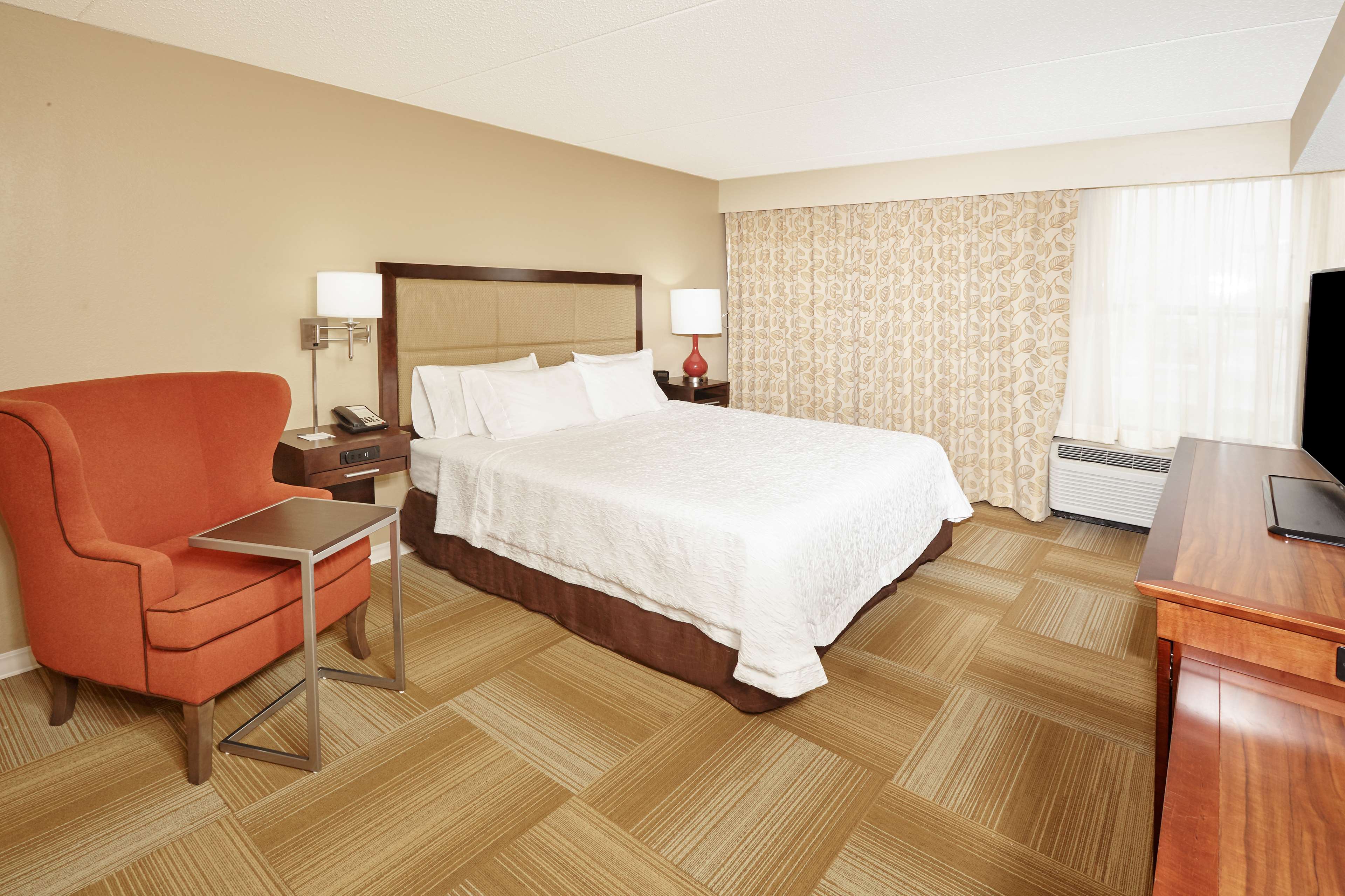 Hampton Inn by Hilton Lafayette Room Type - 1KG EXEC W 2 DESKS NS