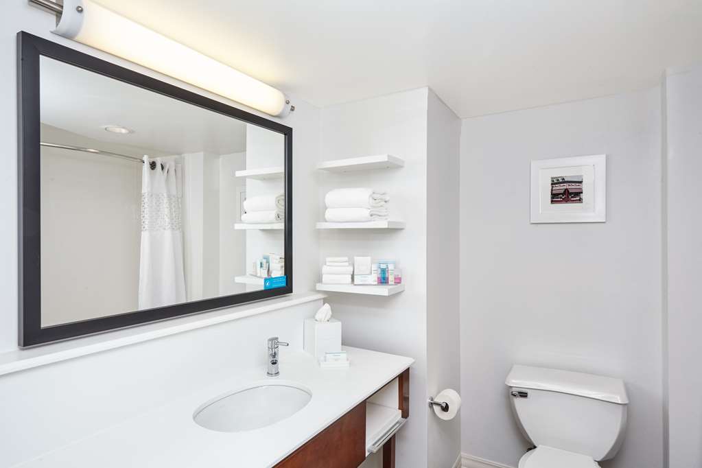 Hampton Inn by Hilton Lafayette Room Type - 1KG MOB HEAR ACC RI-SHW NS