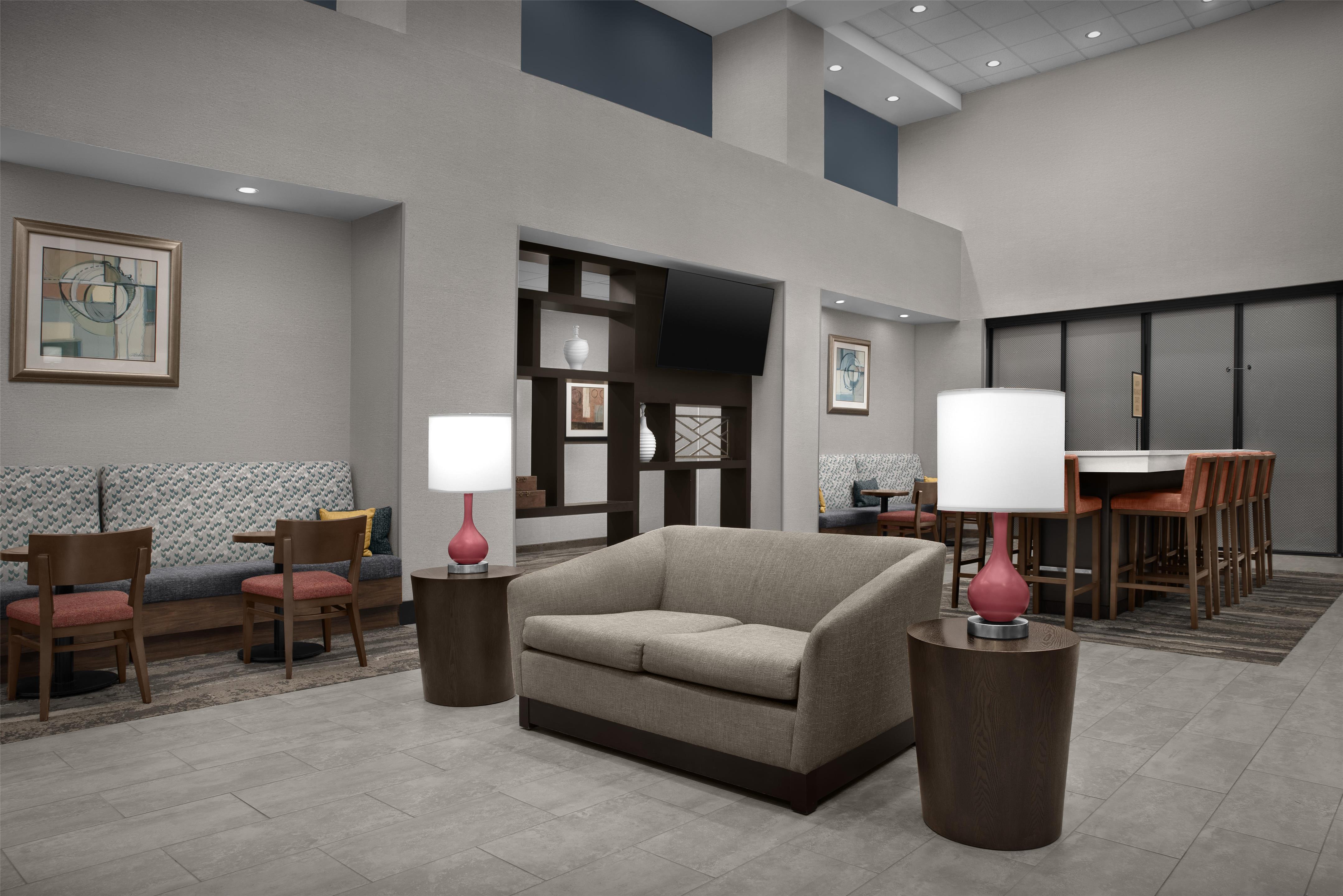 Lobby | Hampton Inn & Suites Lakeland-South Polk Parkway