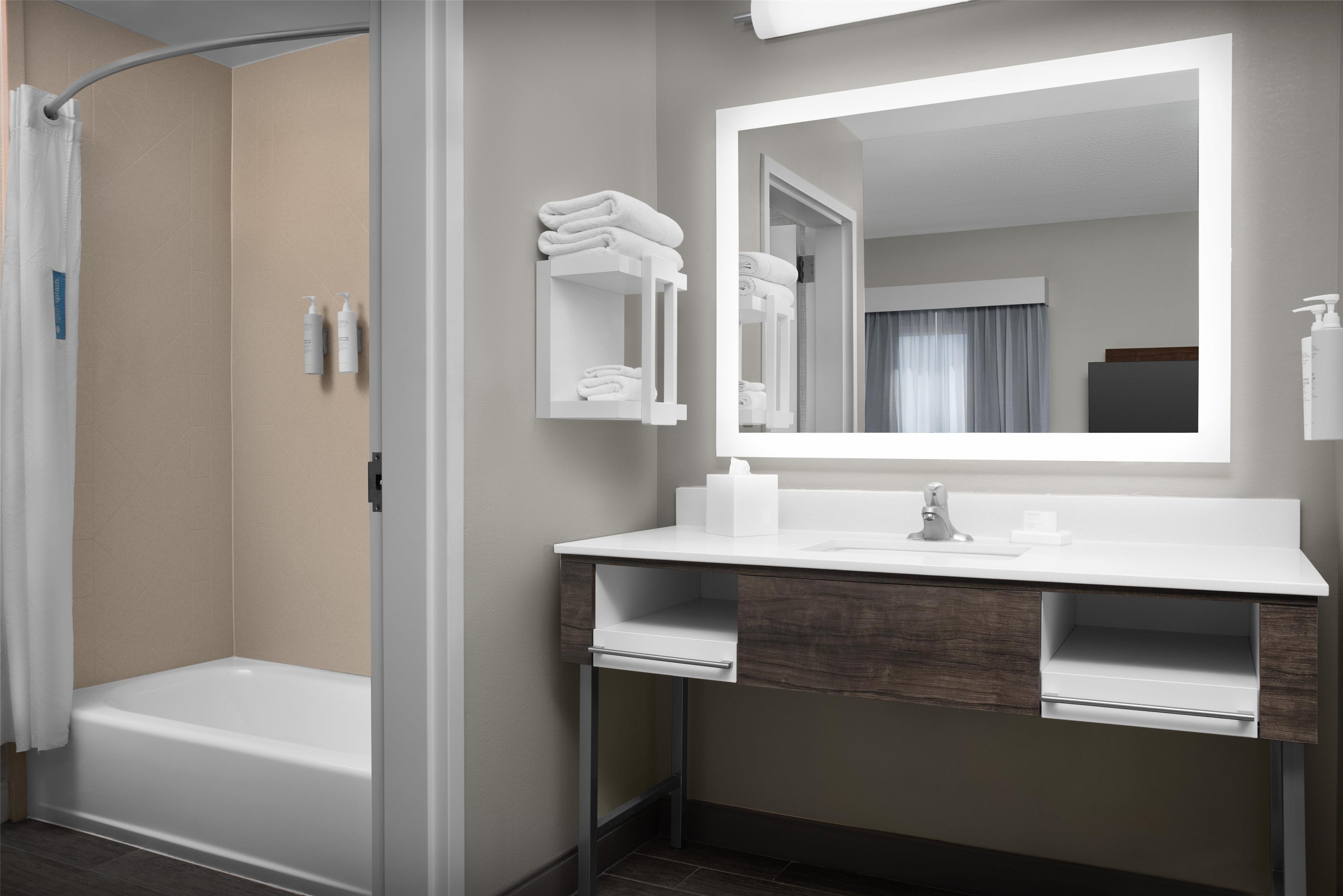 Guest room bath