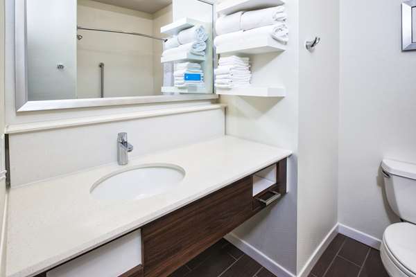  - Hampton Inn & Suites Los Alamos