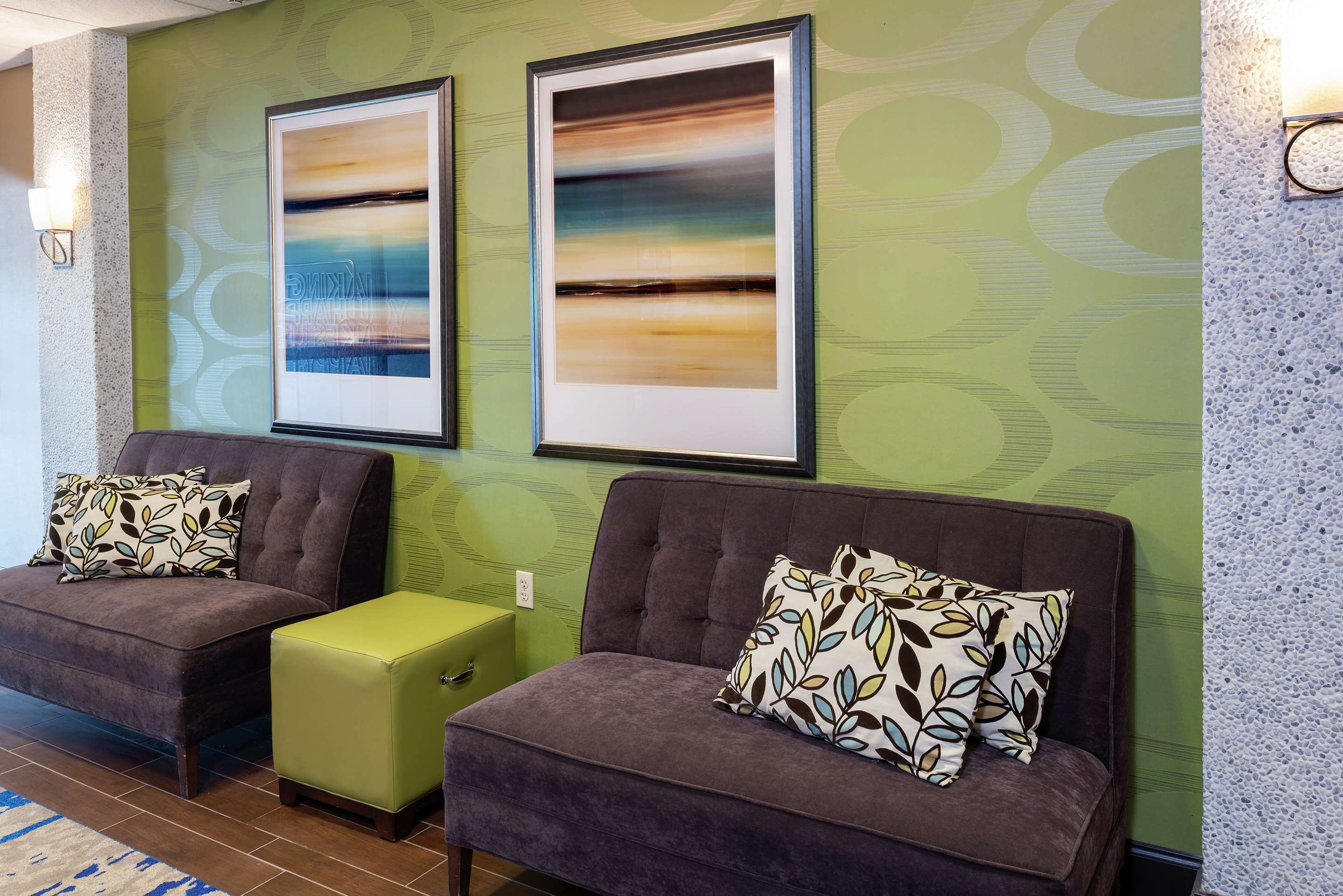 Lobby | Hampton Inn East Lansing