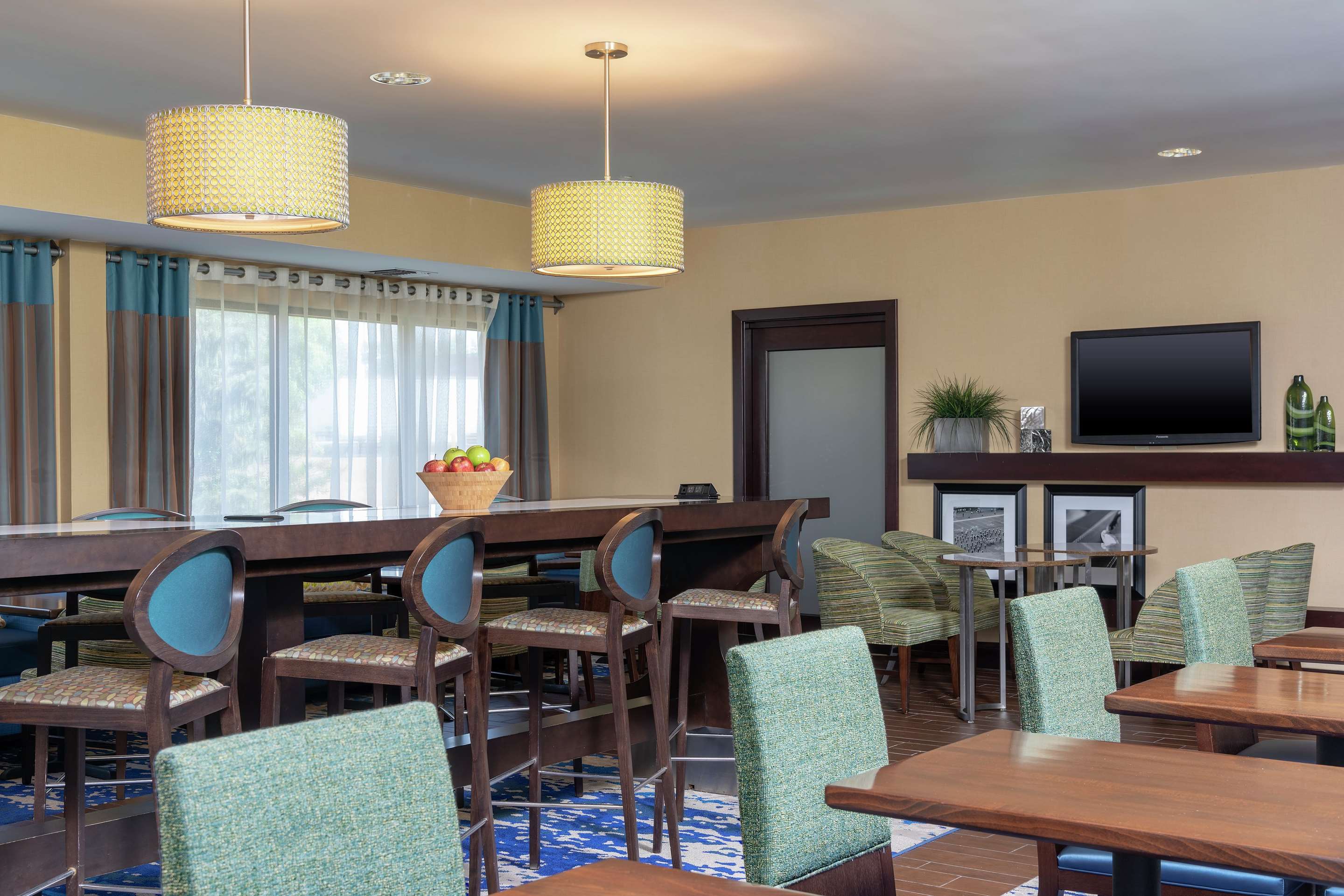 Restaurant | Hampton Inn East Lansing
