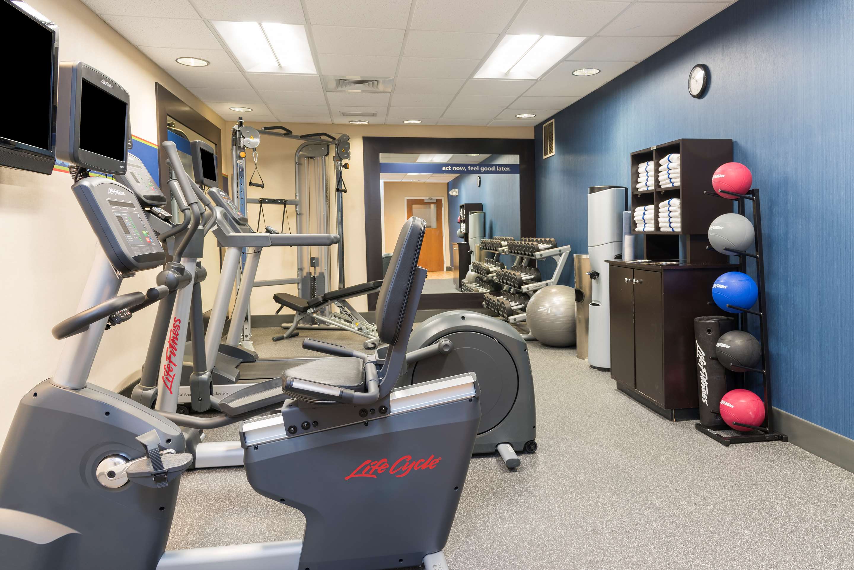 Health club fitness center gym | Hampton Inn East Lansing