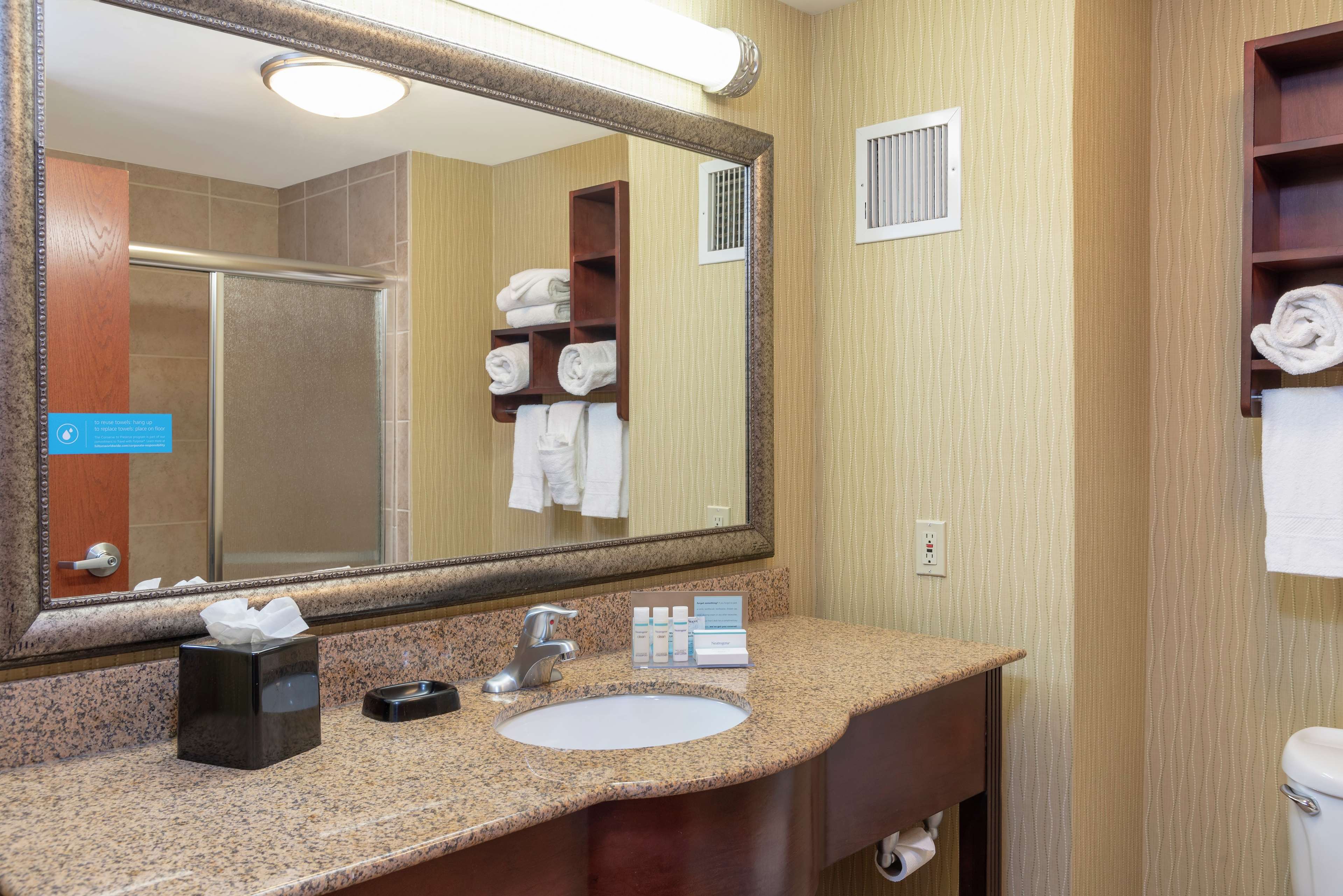 Hampton Inn East Lansing Room Type - KNG  STUDIO STE   NSMKG